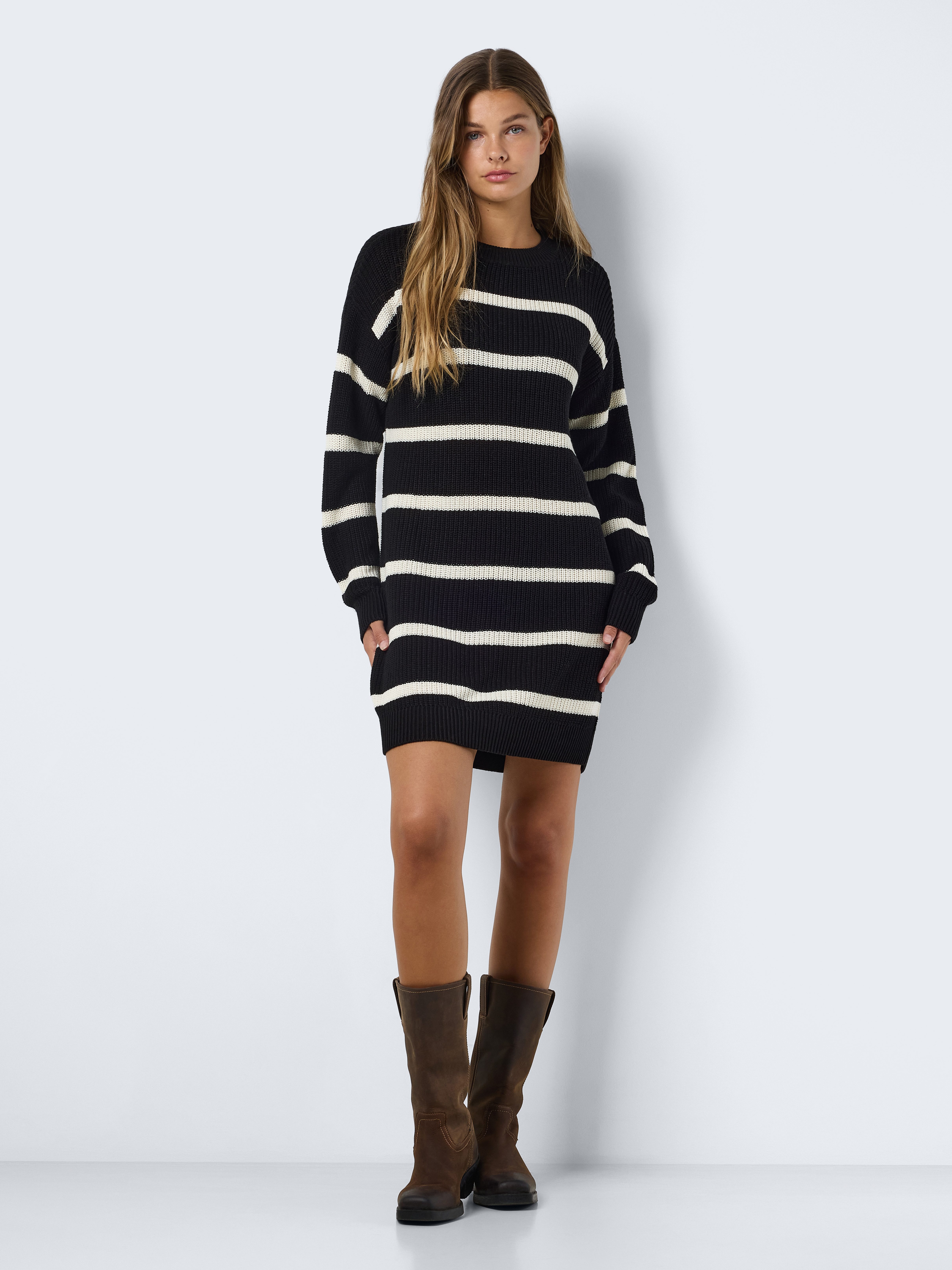 Noisy may Gebreide jurk NMMAYSA L S O-NECK KNIT DRESS NOOS