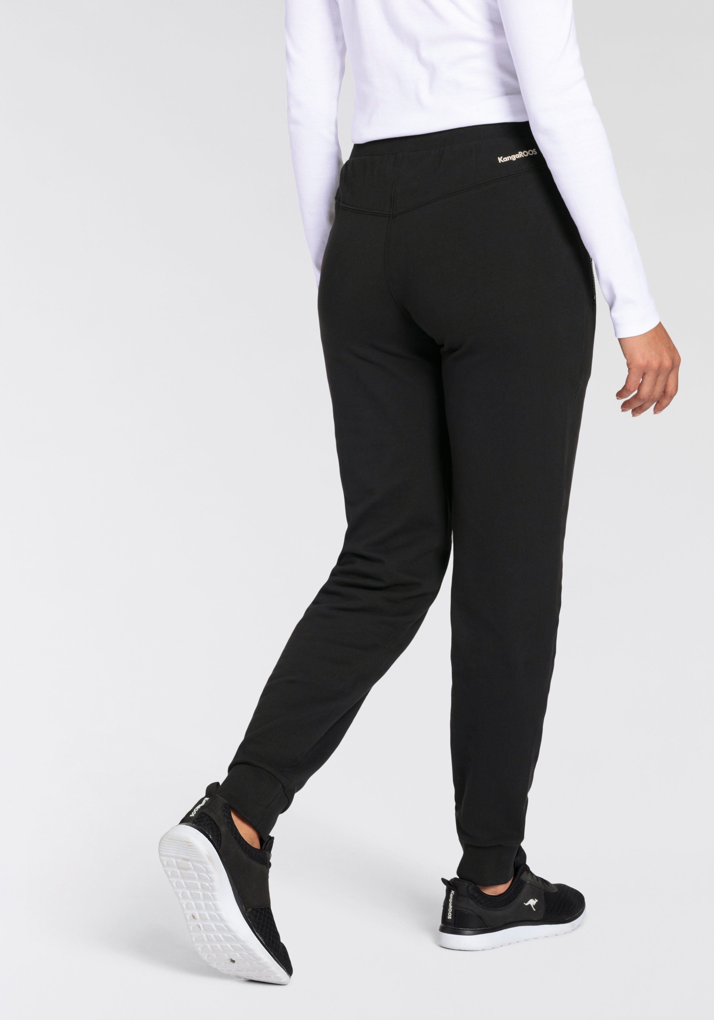 KangaROOS Joggingbroek met ritszakken en logo band