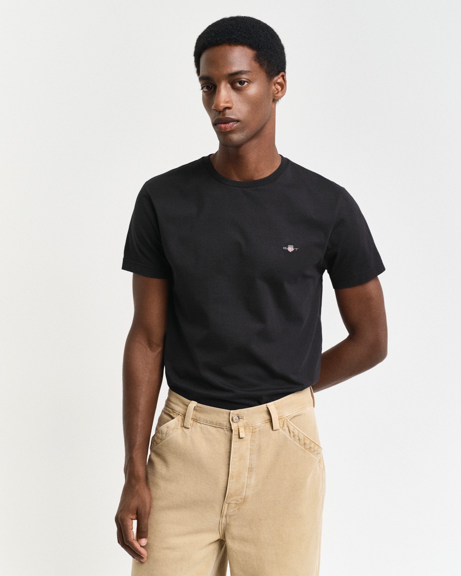 Gant T-shirt SLIM SHIELD SS T-SHIRT met logoborduursel op borsthoogte