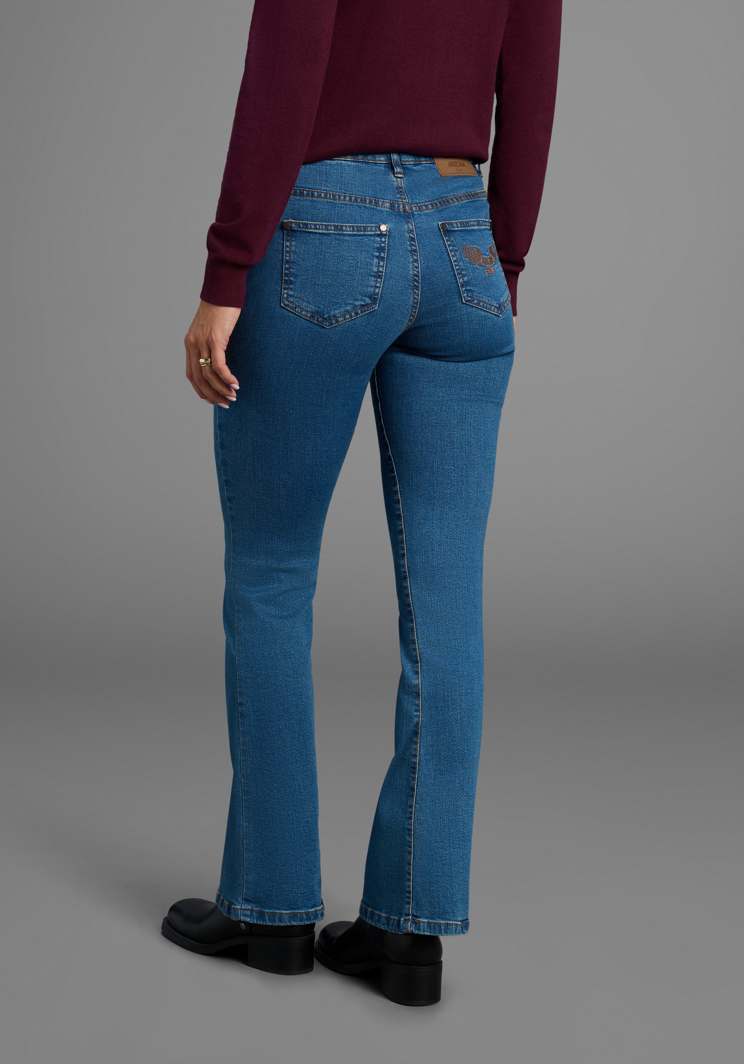 Arizona Bootcut jeans Comfort Fit uitlopende pasvorm, met steekzakken, hoge taille