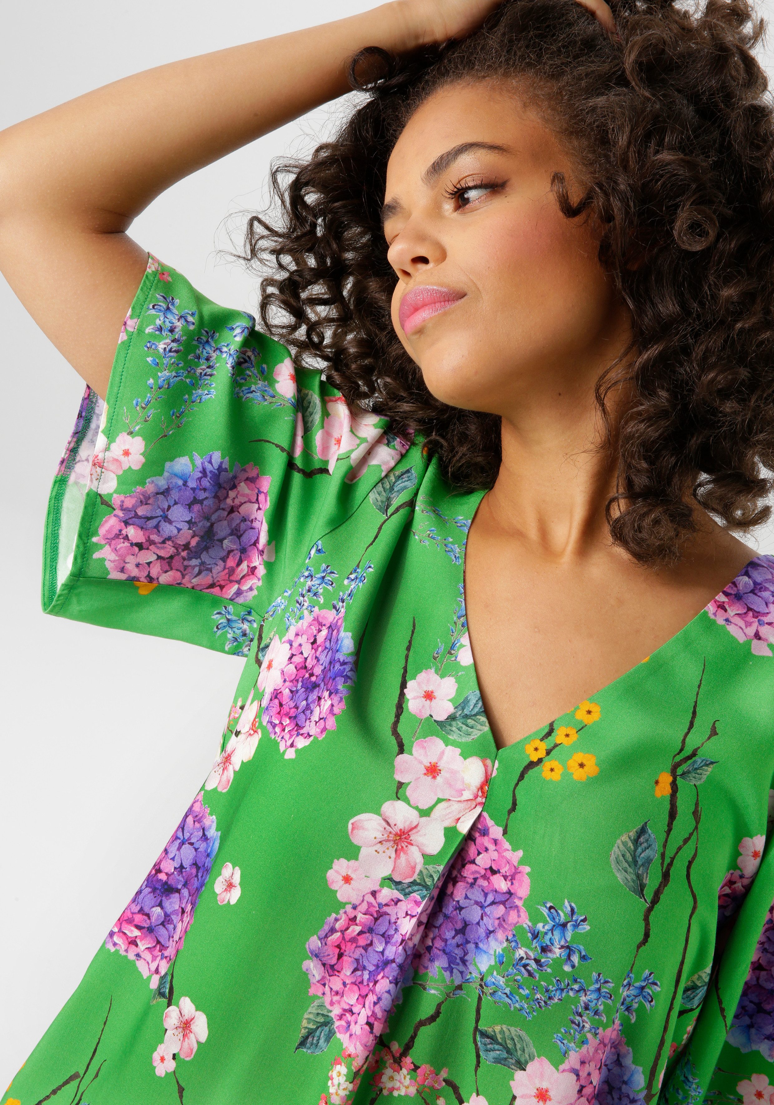 Aniston CASUAL Blouse zonder sluiting met kleurharmonische bloemdruprint - nieuwe collectie