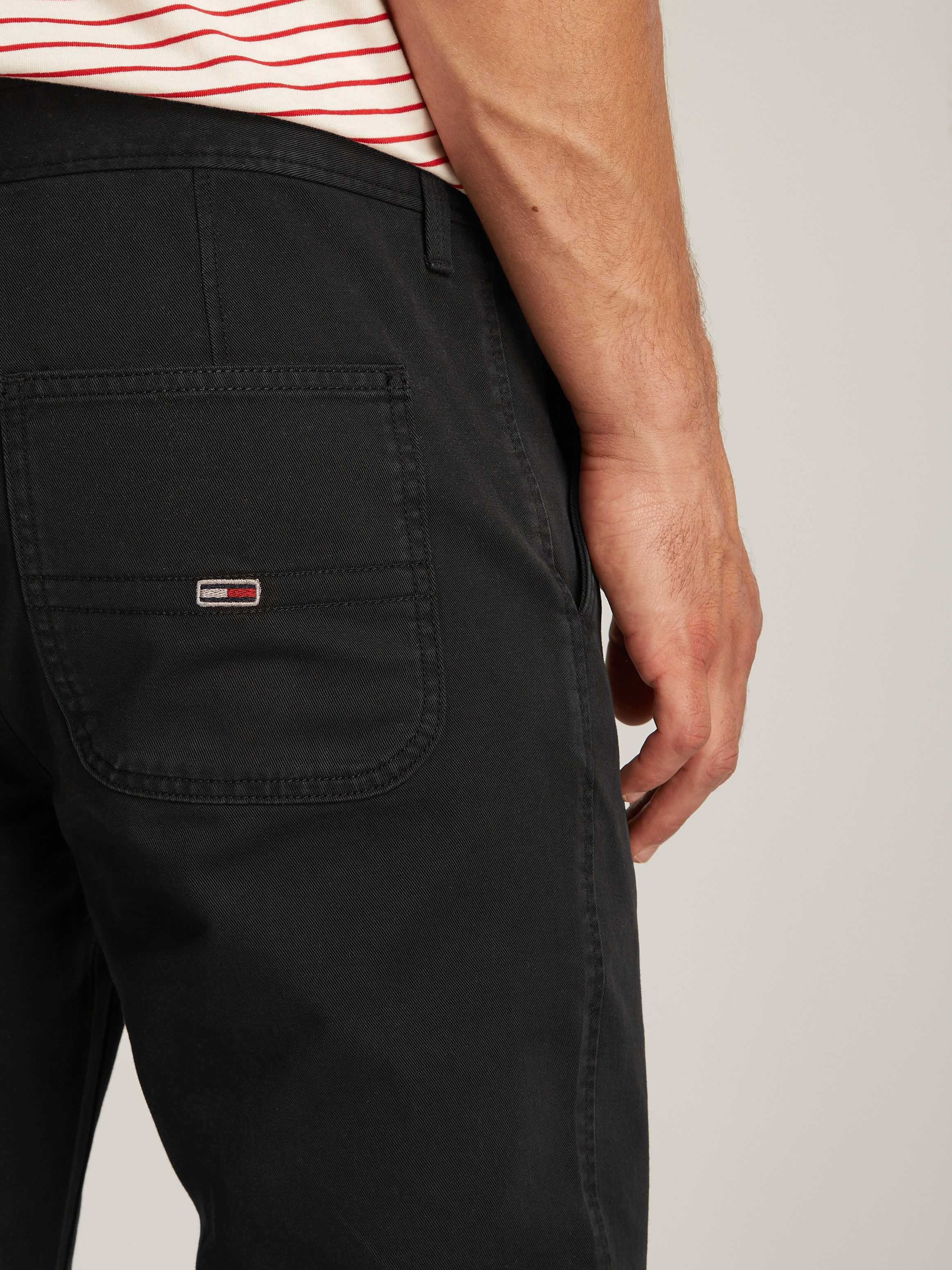 TOMMY JEANS Chino TJM RYAN CHINO met geborduurd logo