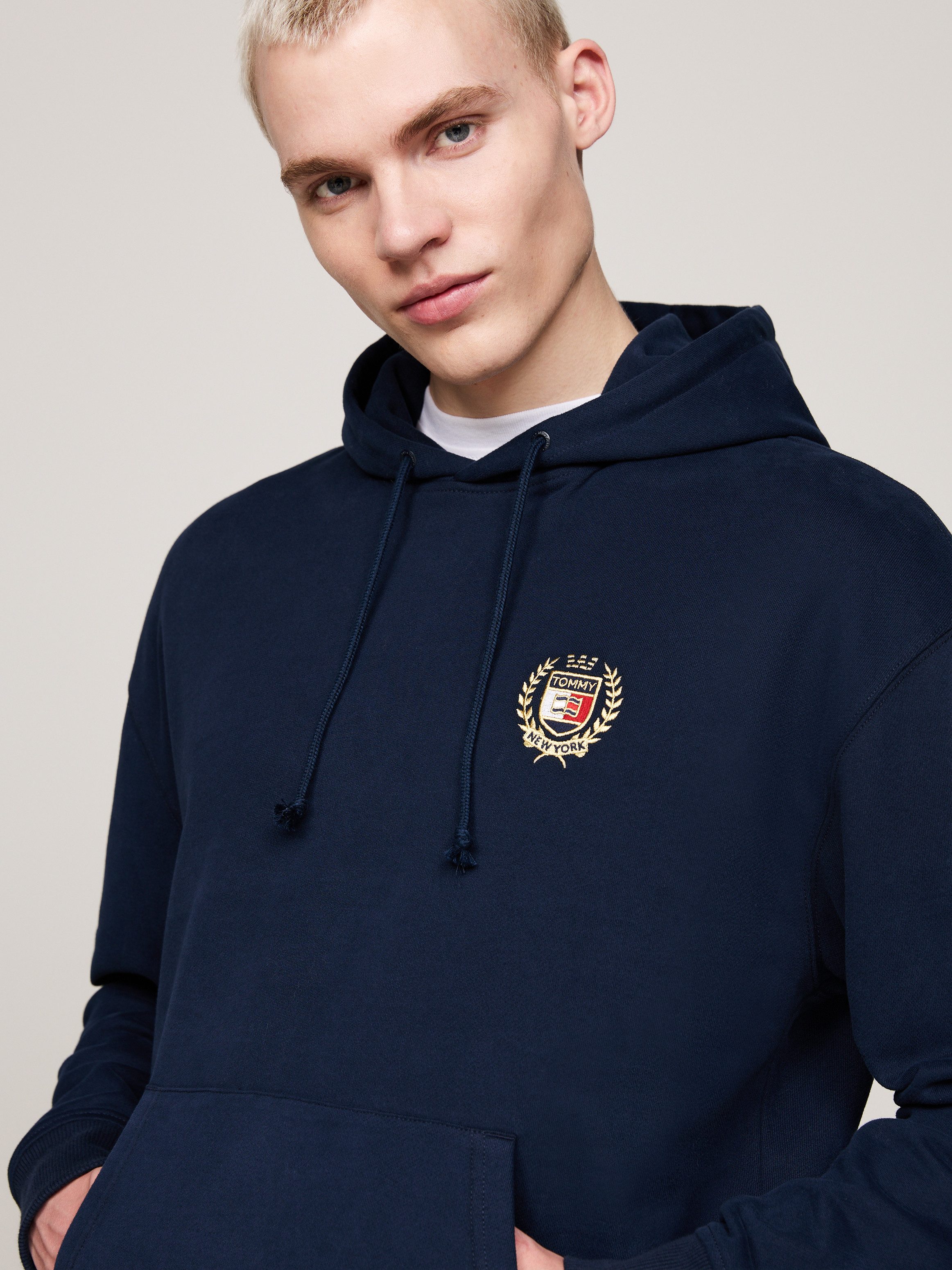 TOMMY JEANS Sweatshirt TJM REG TJ FLAG CREST HOOD EXT geborduurd merkembleem op borsthoogte