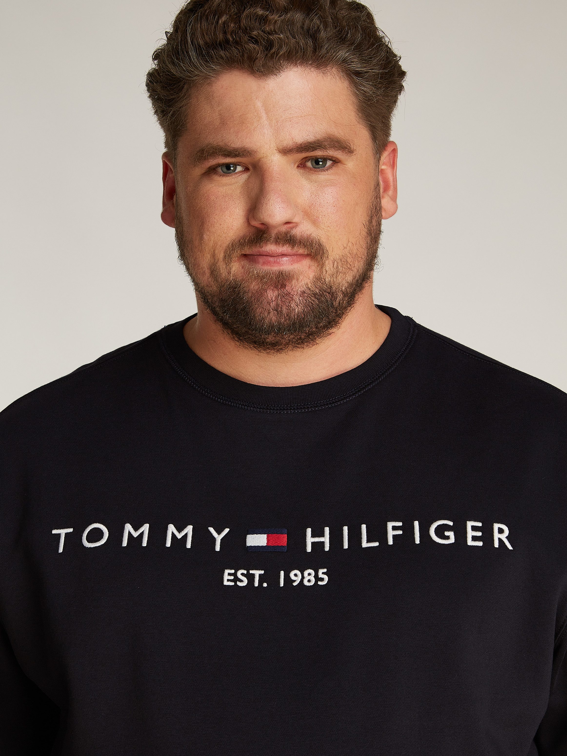 Tommy Hilfiger Sweatshirt BT-TOMMY LOGO SWEATSHIRT-B in grote maten met logoprint