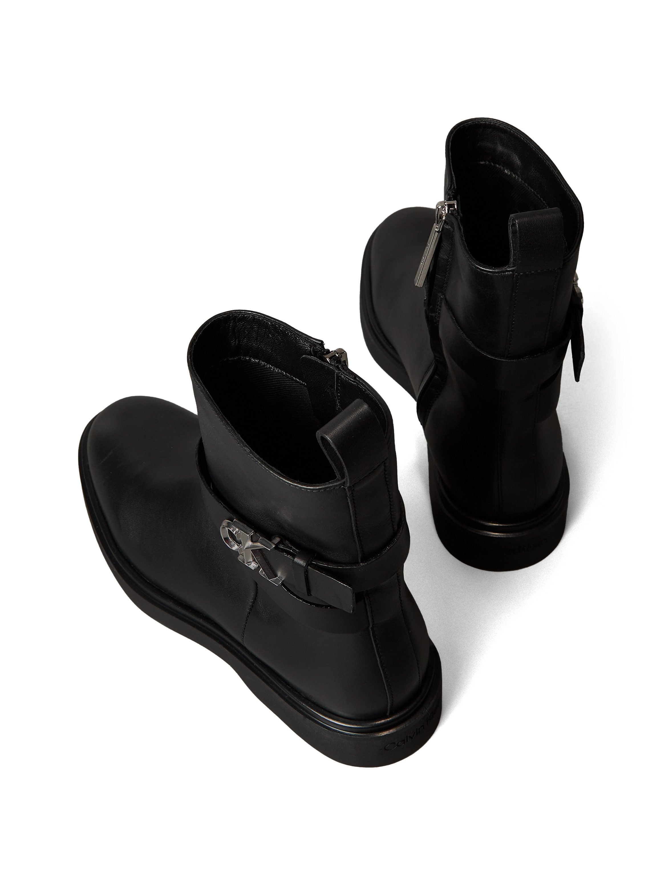 Calvin Klein Laarsjes ANKLE BOOT W/ METAL LOGO Boots, klassieke enkellaars, blokhak, met aantreklus