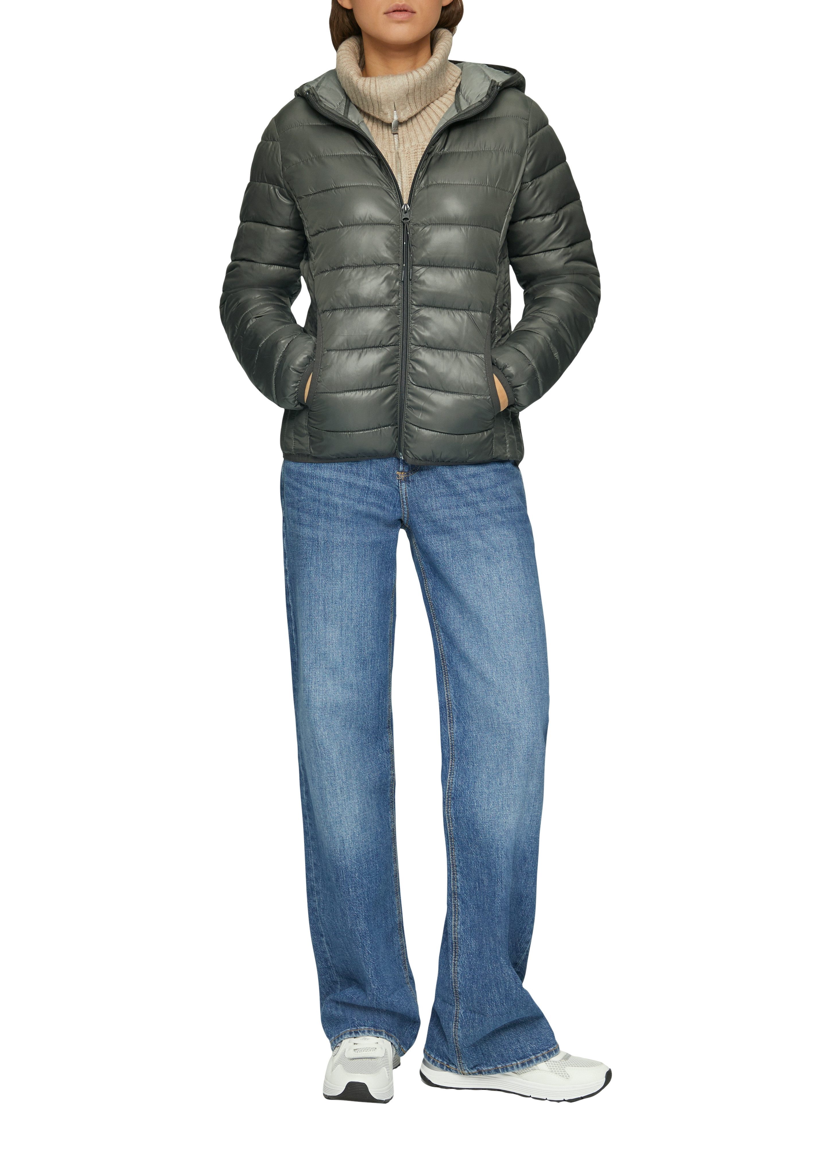 Q S designed by Outdoorjack met een capuchon