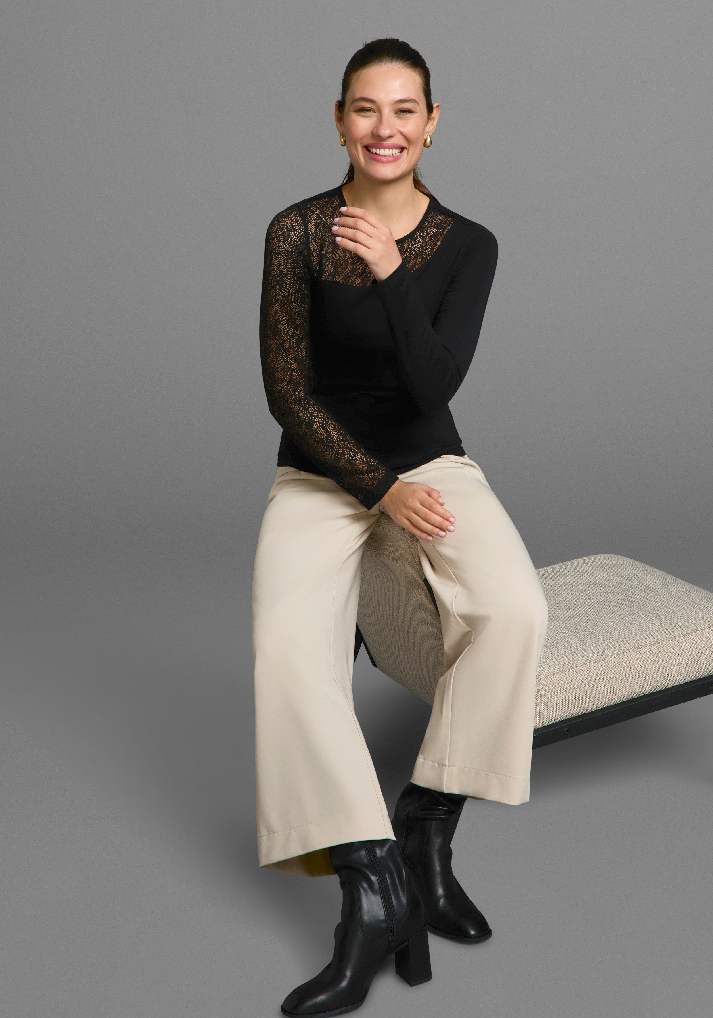 Melrose Shirt met ronde hals lange mouwen, zeer figuurvolgend, met kantinzetten, heuplang