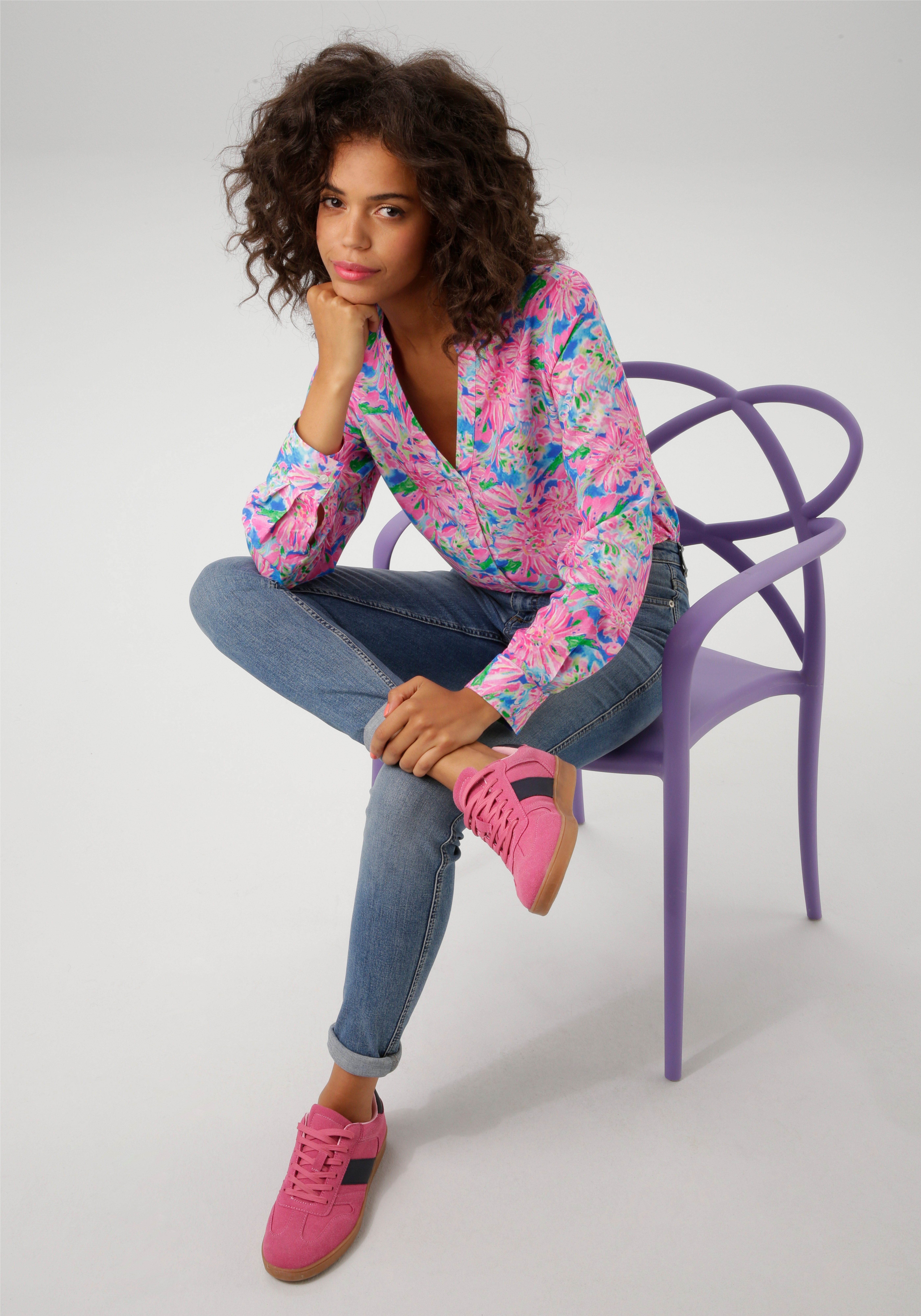 Aniston CASUAL Blouse zonder sluiting met kleurrijke schilderachtige bloemenprint nieuwe collectie