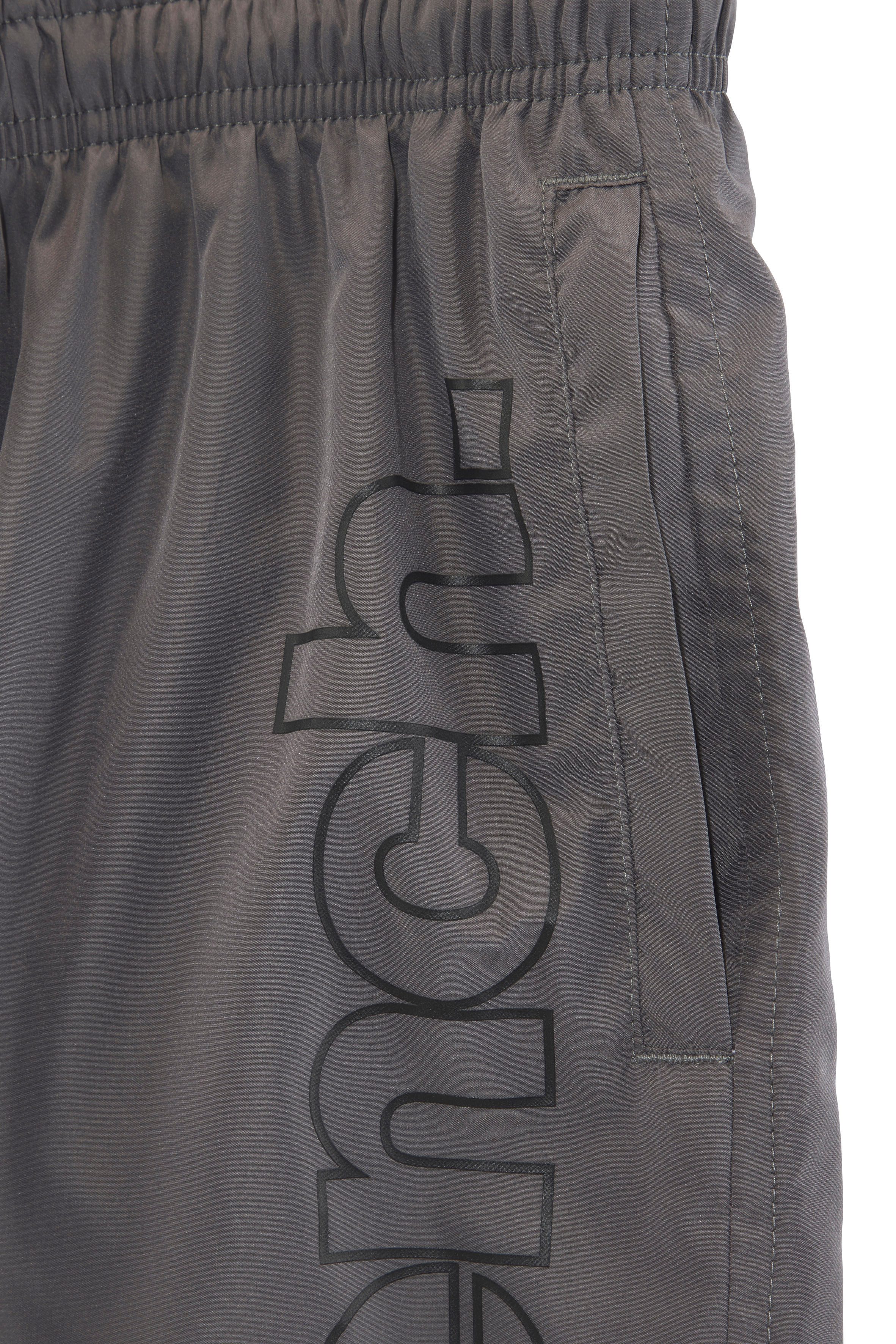Bench. Zwemshort met een logo-opschrift