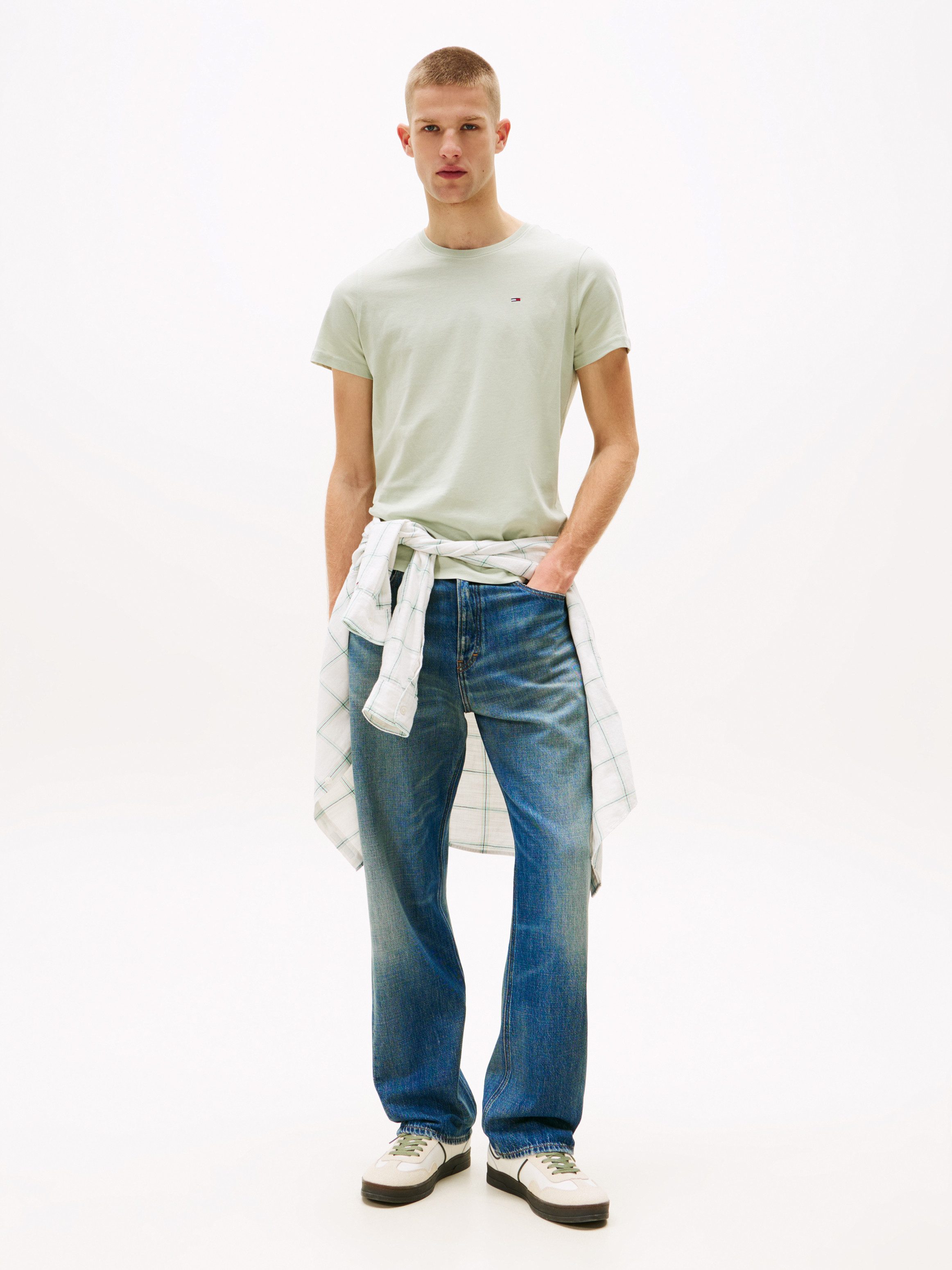 TOMMY JEANS T-shirt TJM ESSENTIAL SOLID TEE met ronde hals en subtiele logo-vlag