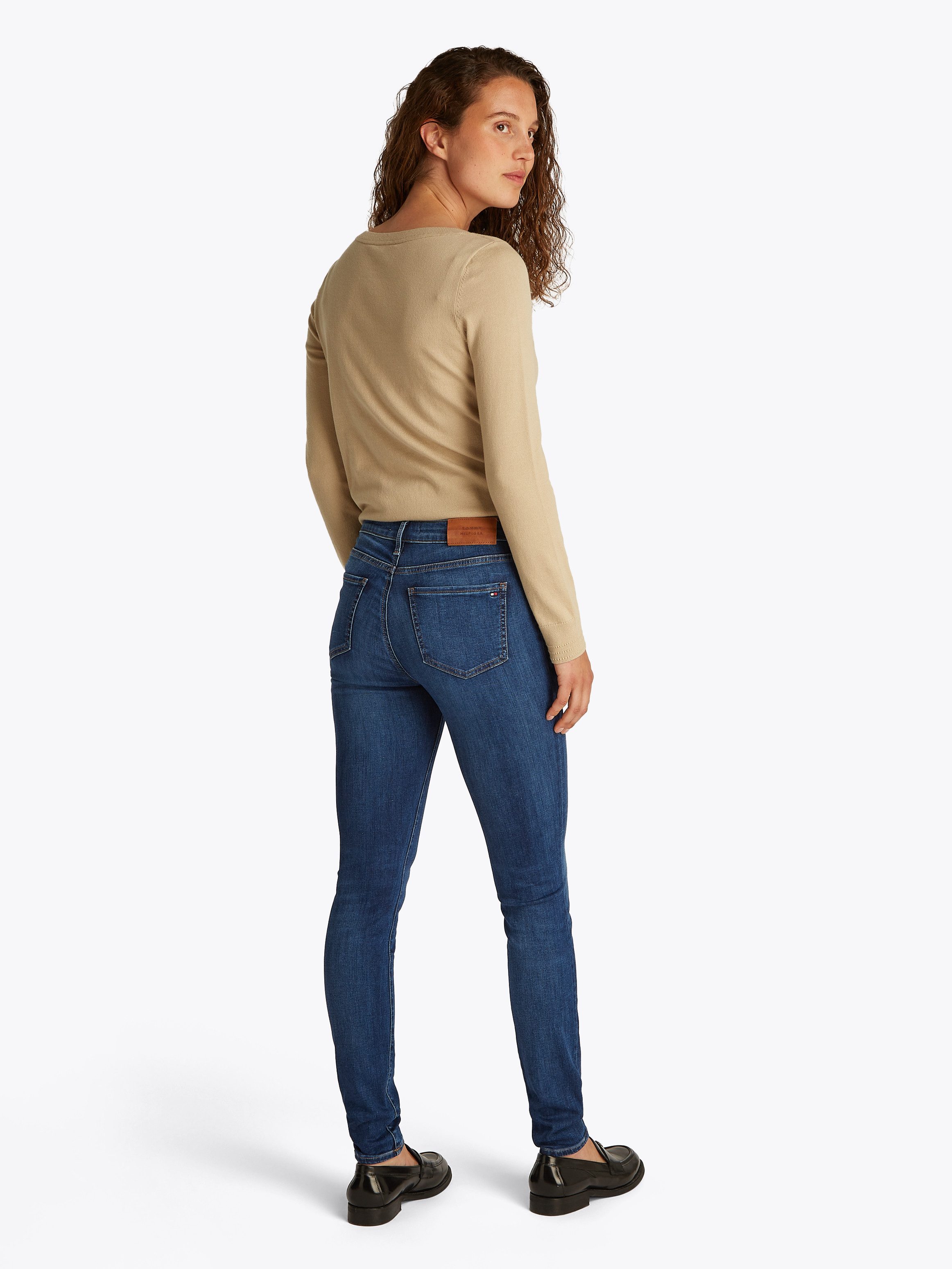 Tommy Hilfiger Skinny fit jeans COMO Skinny Regular Waist met logo-badge, in enkel-lengte