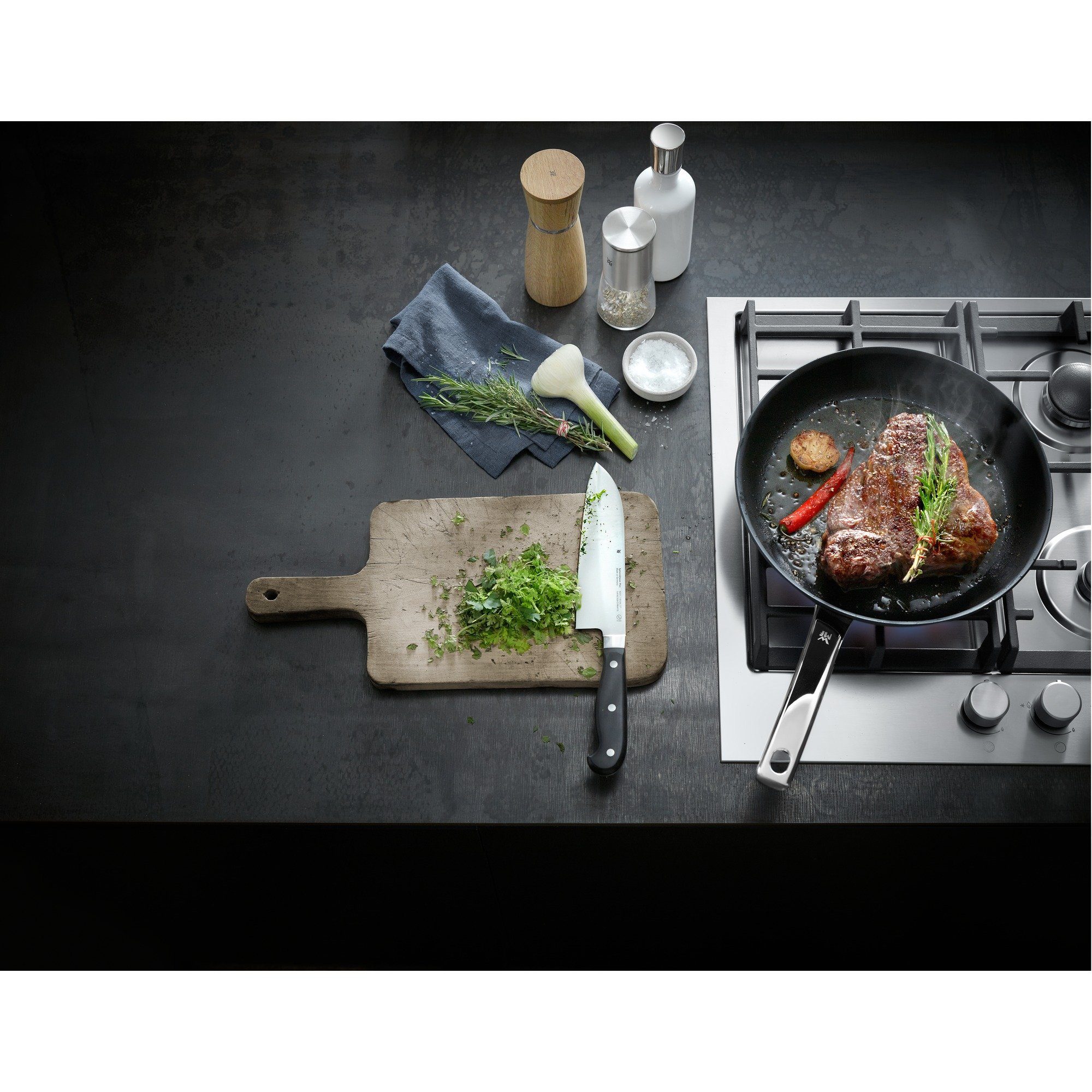 WMF Koekenpan Steak Profi, pan inductie met antiaanbaklaag, Made in Germany energiezuinig, snel opwarmen, geschikt voor alle soorten fornuizen