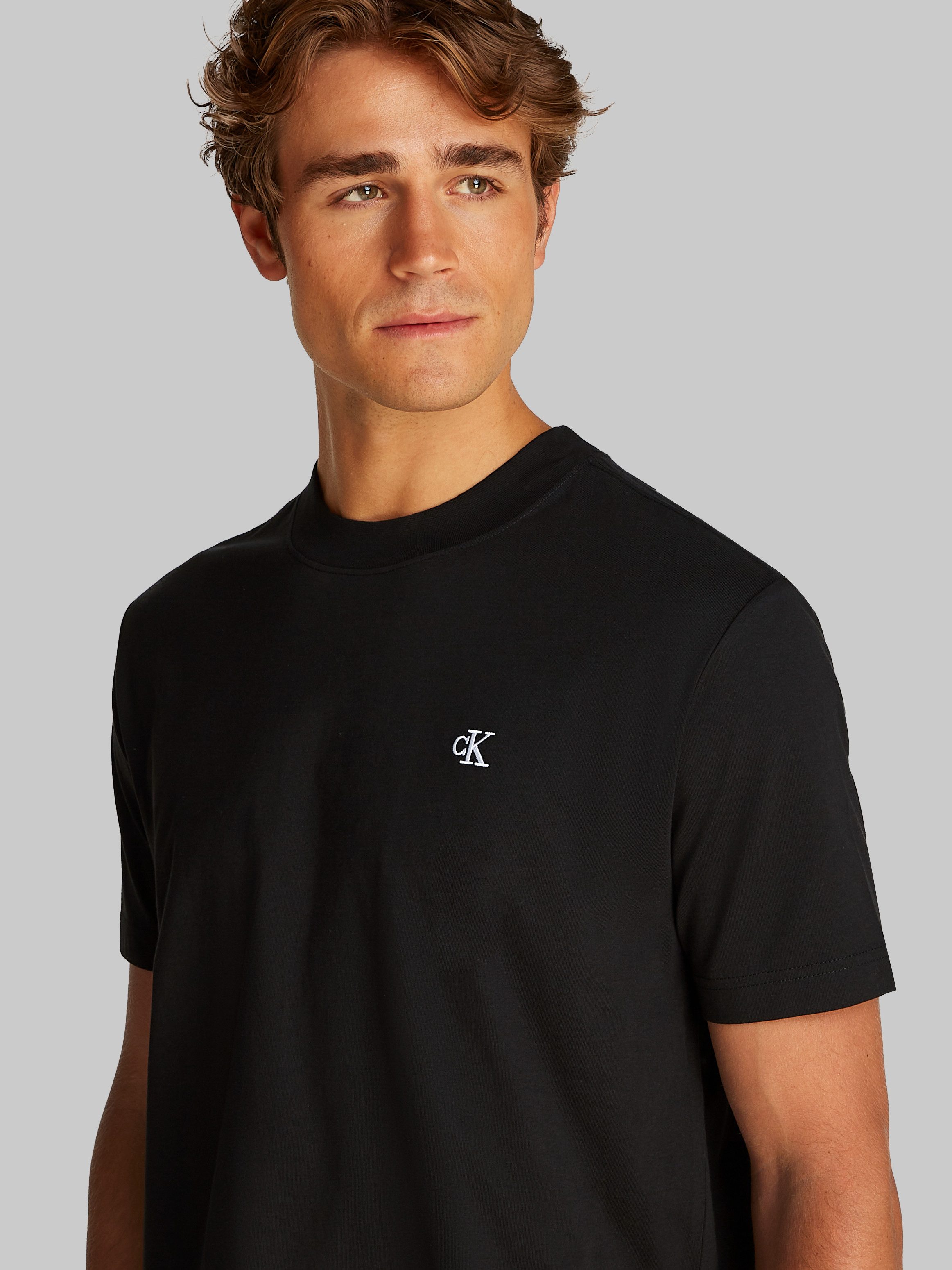Calvin Klein T-shirt SERIF FONT GRAPHIC TEE met groot logo op de rug