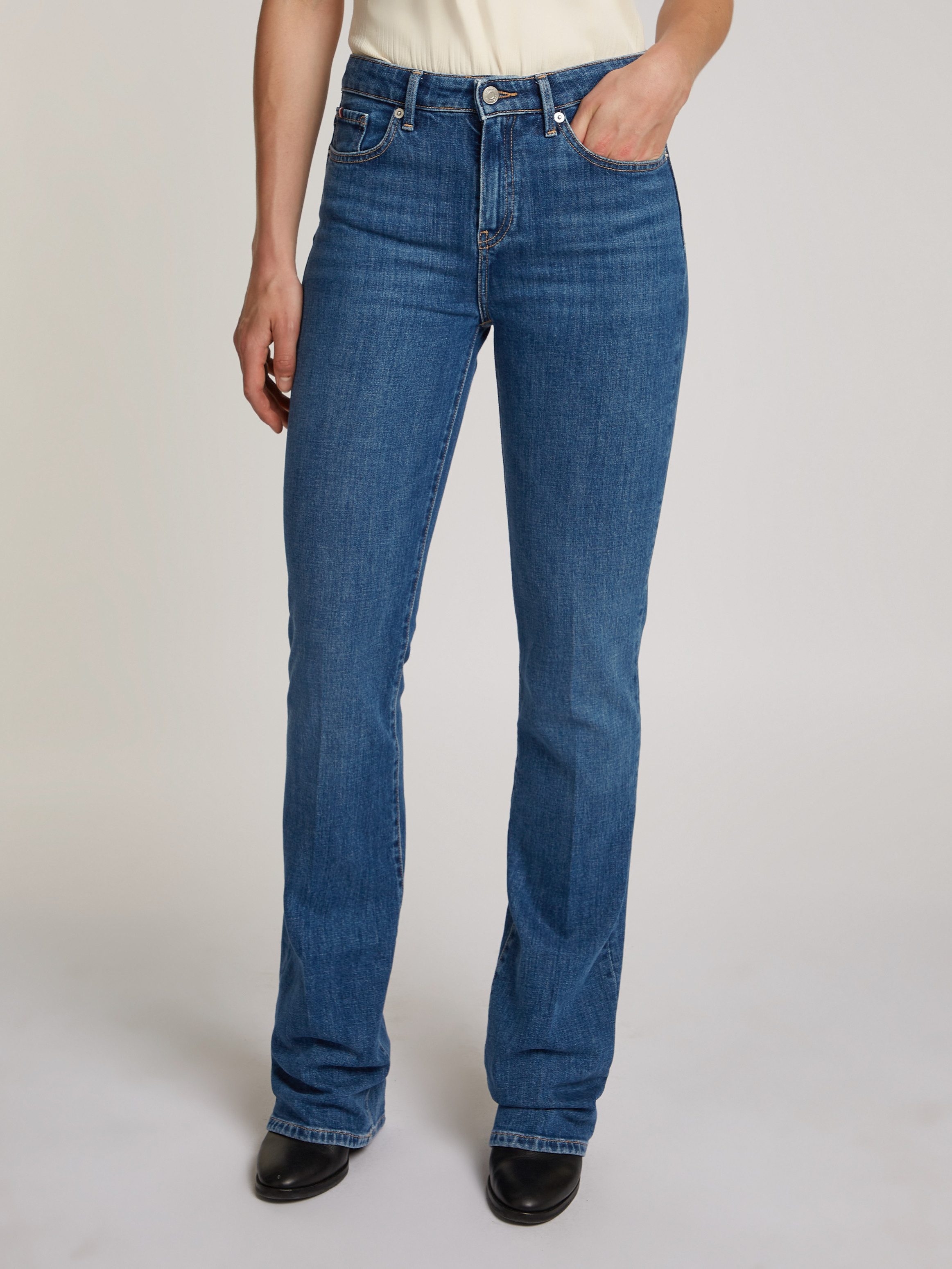 Tommy Hilfiger Bootcut jeans BOOTCUT REGULAR WAIST gemiddelde normale taillehoogte, met persplooien, met studs