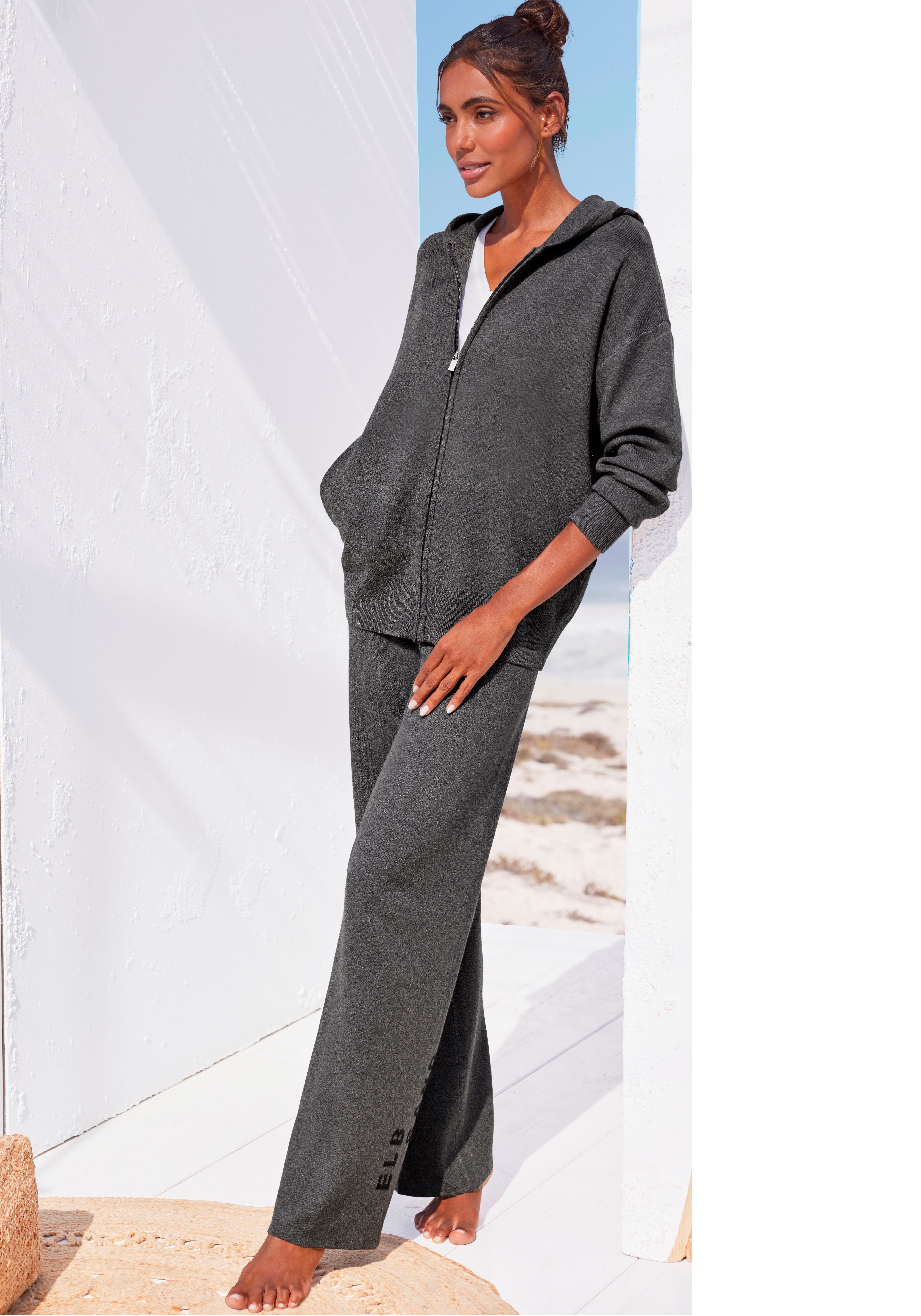 Elbsand Vest -lounge jas van hoogwaardige brei en geborduurd logo, loungewear