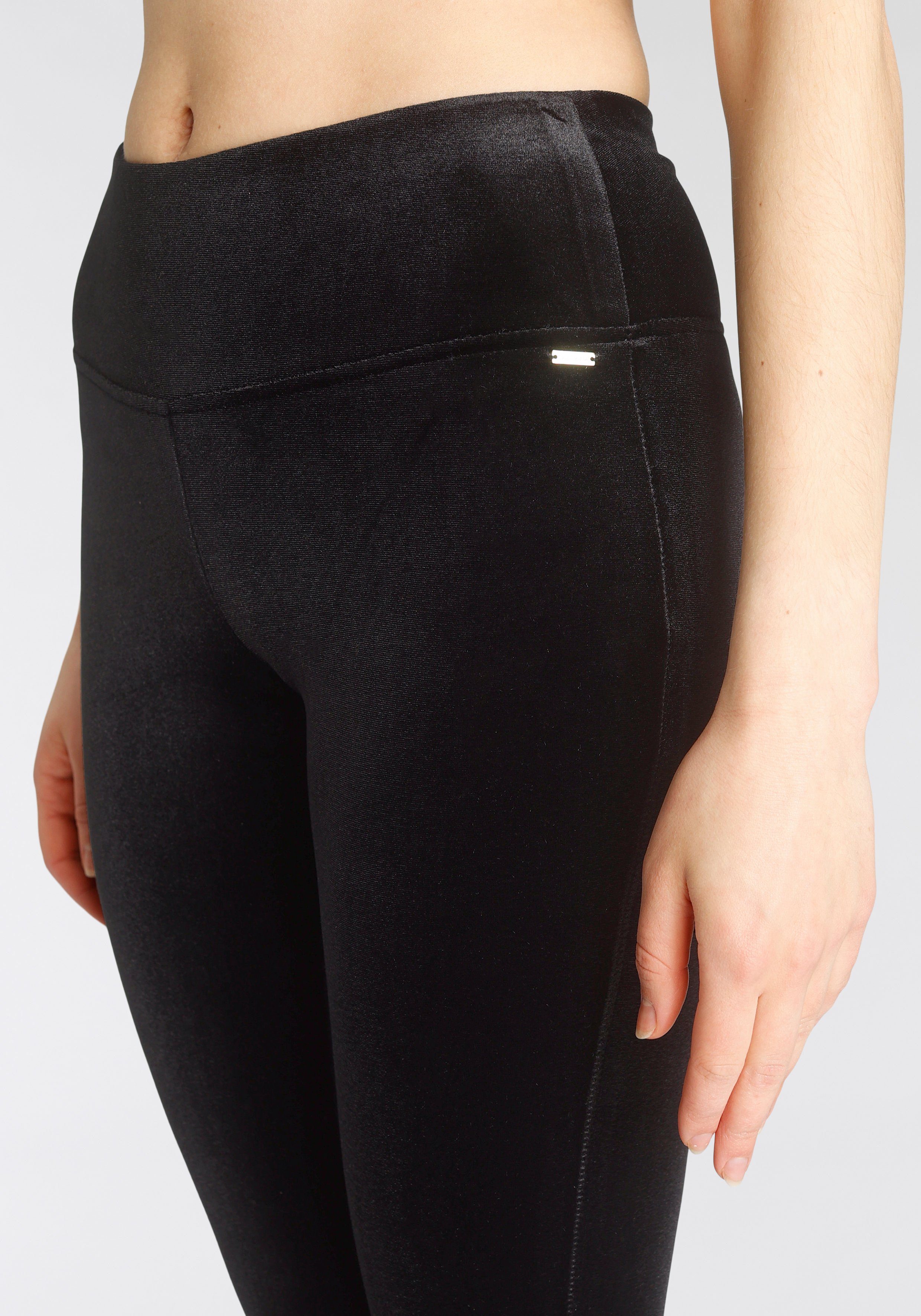 Lascana Capribroek in zachte, elastische fluweeluitstraling, loungepak