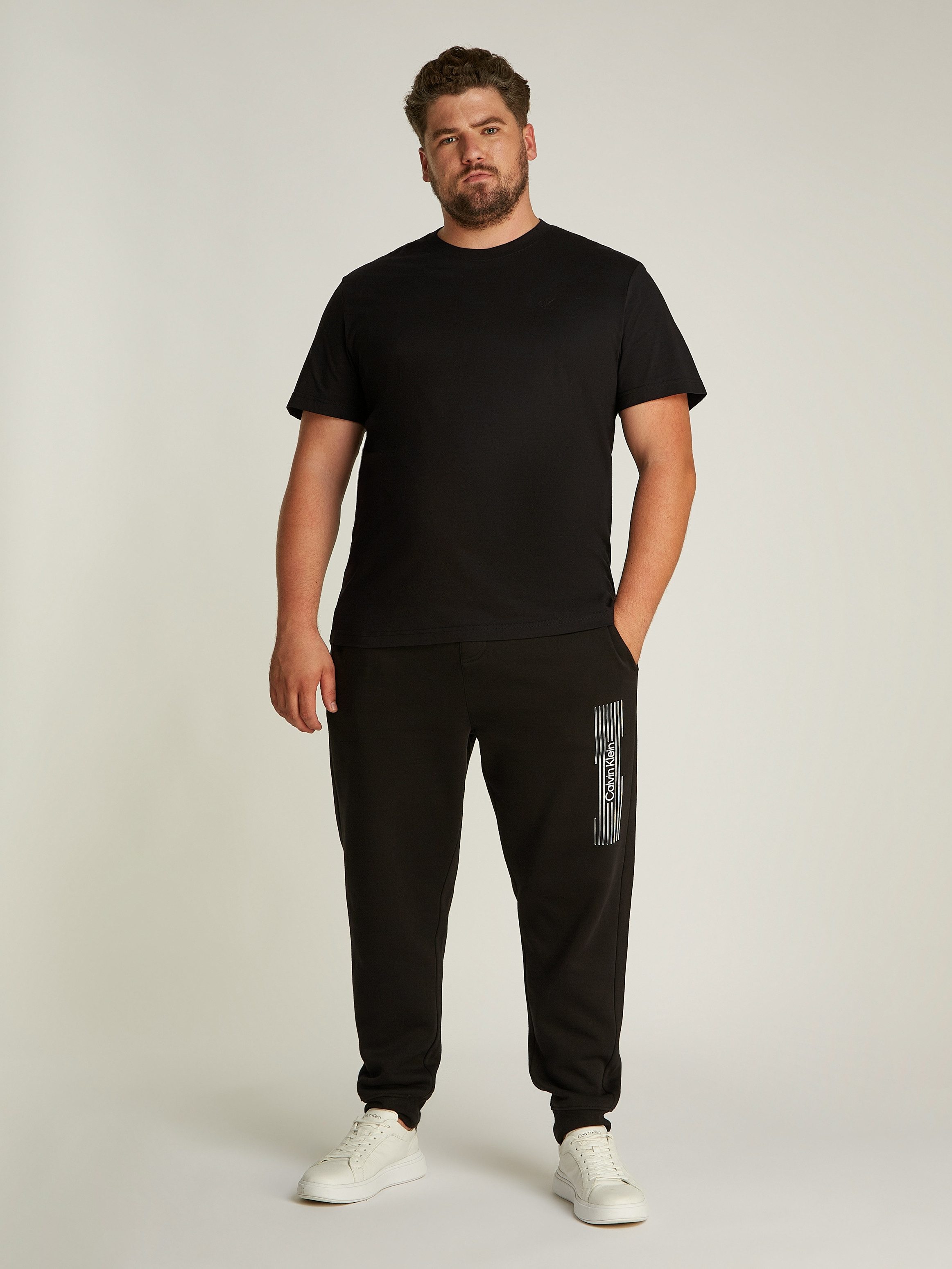 Calvin Klein Jeans Plus T-shirt Plus Textured Monologo Tee in grote maten met rugprint