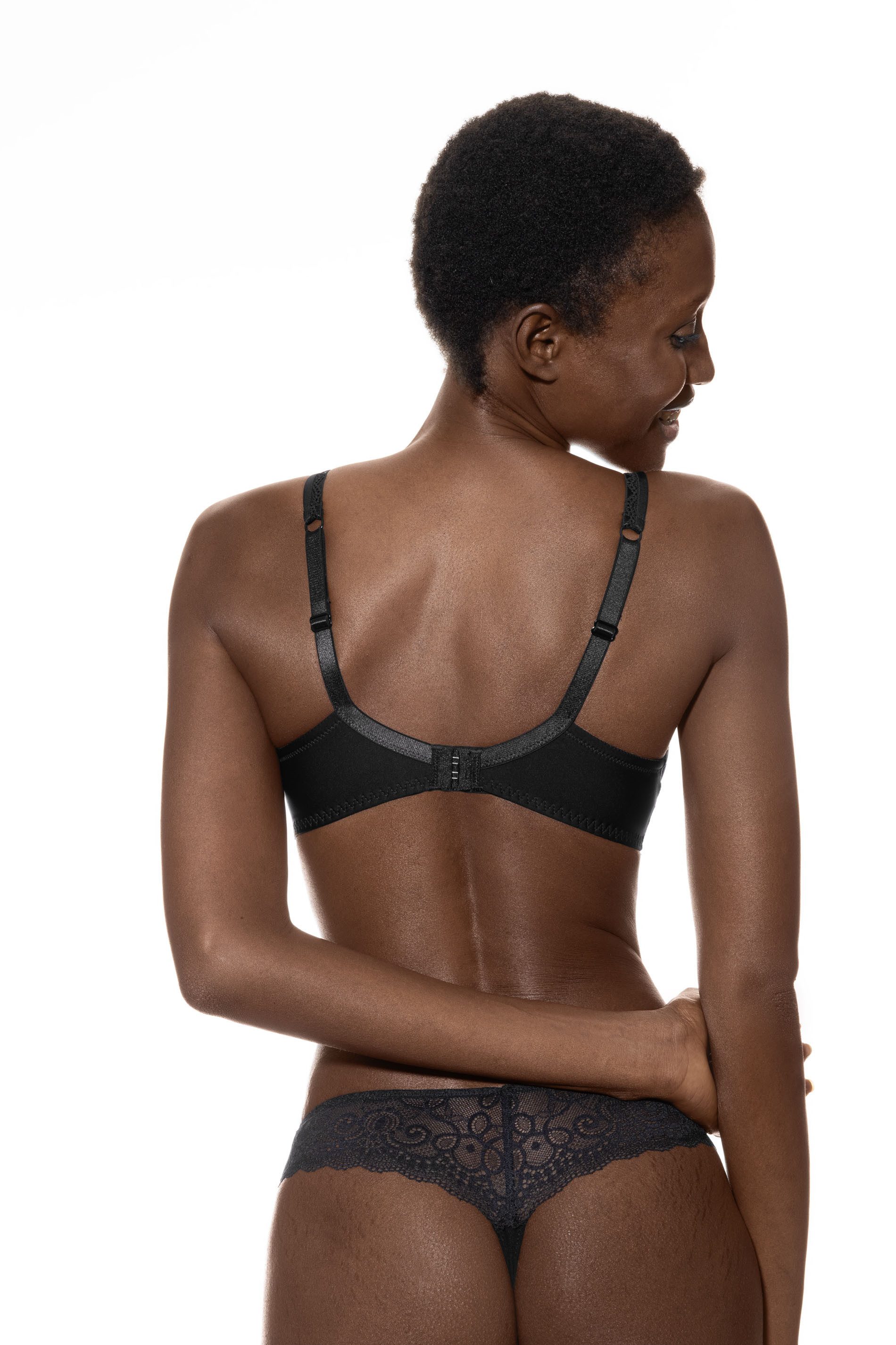 Mey Beugel-bh SERIE AMOROUS flinterdunne lingerie-schaaltjes geven een natuurlijke, ronde vorm