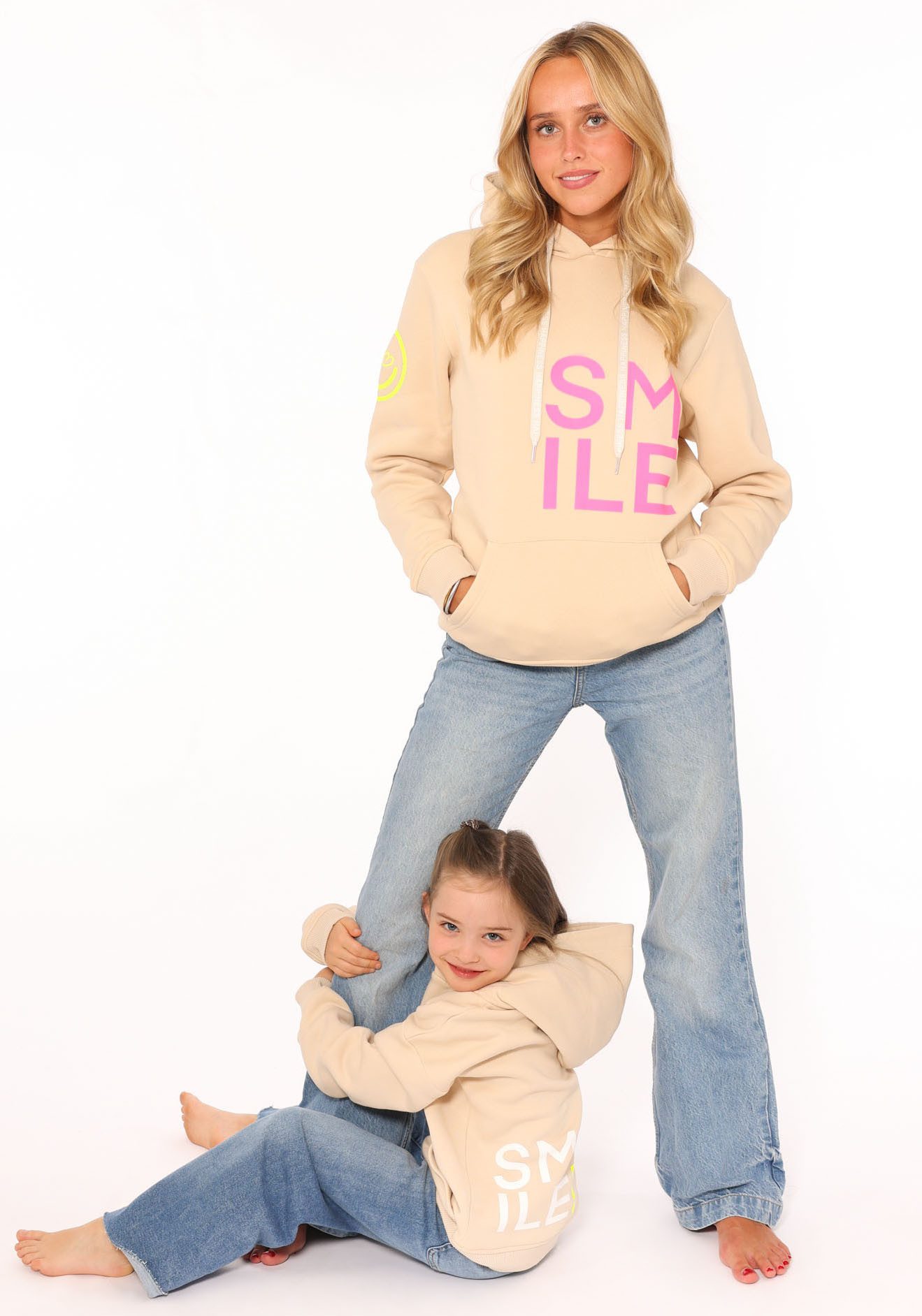 Zwillingsherz Hoodie Alissa-Kids met "smile"-opdruk in neonkleur en geborduurde smiley