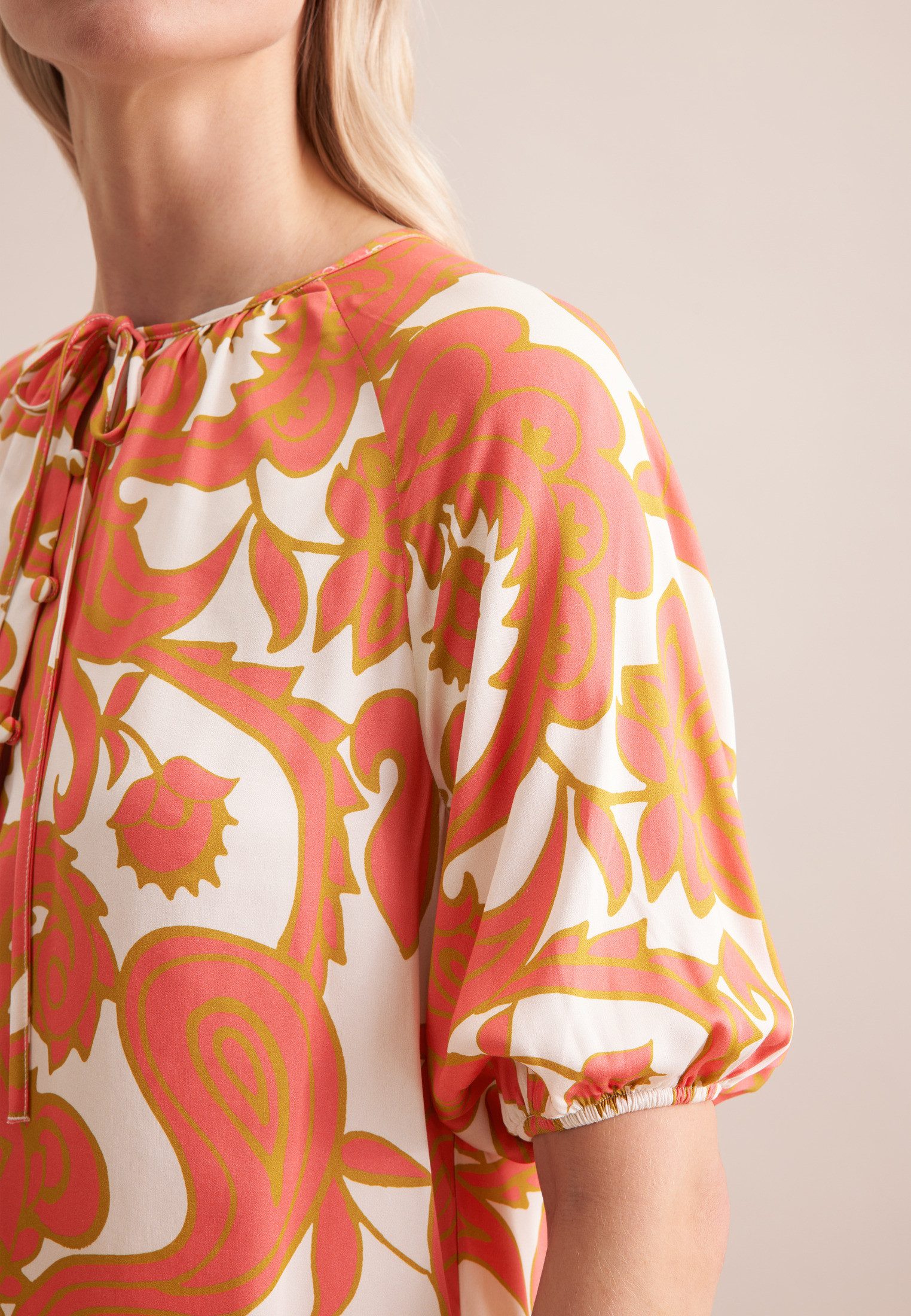 seidensticker Shirtblouse Zwarte roos Korte mouw ronde hals paisley