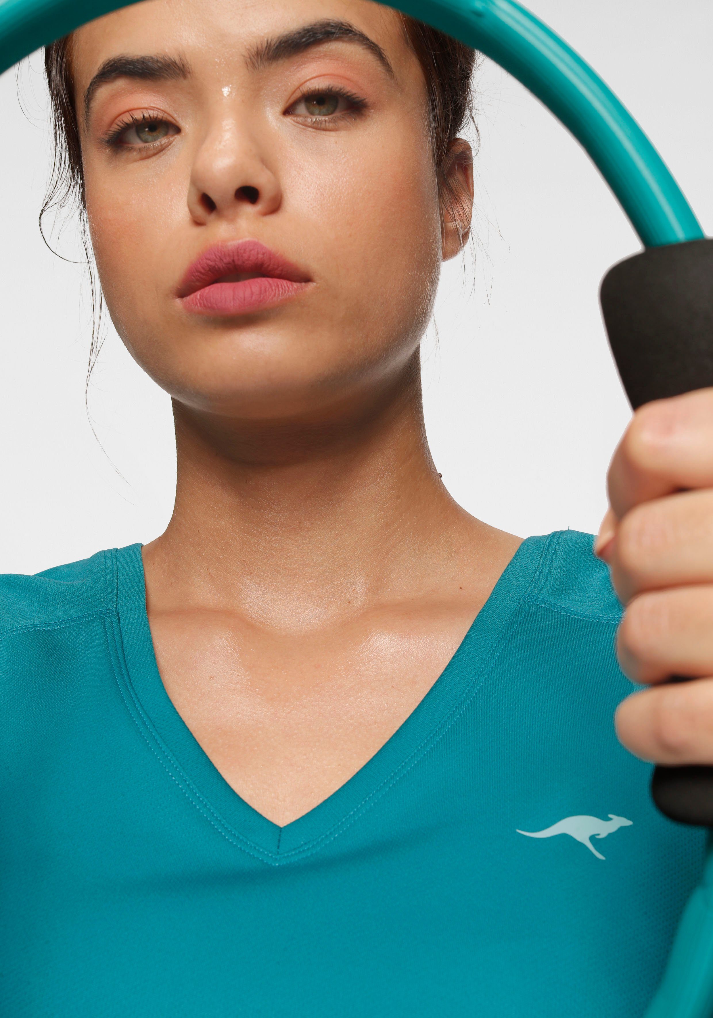 KangaROOS Functioneel shirt Korte mouwen, figuurvolgend, heupbedekkend, met V-hals