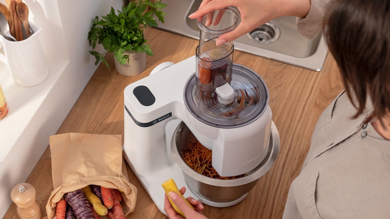 BOSCH Keukenmachine Serie 2 MUMS2EW01, roestvrijstalen kom, doorloopsnijder, deksel Planetair mengsysteem, kneedhaak/klopper/menghaak roestvrij staal, 4 niveaus, wit