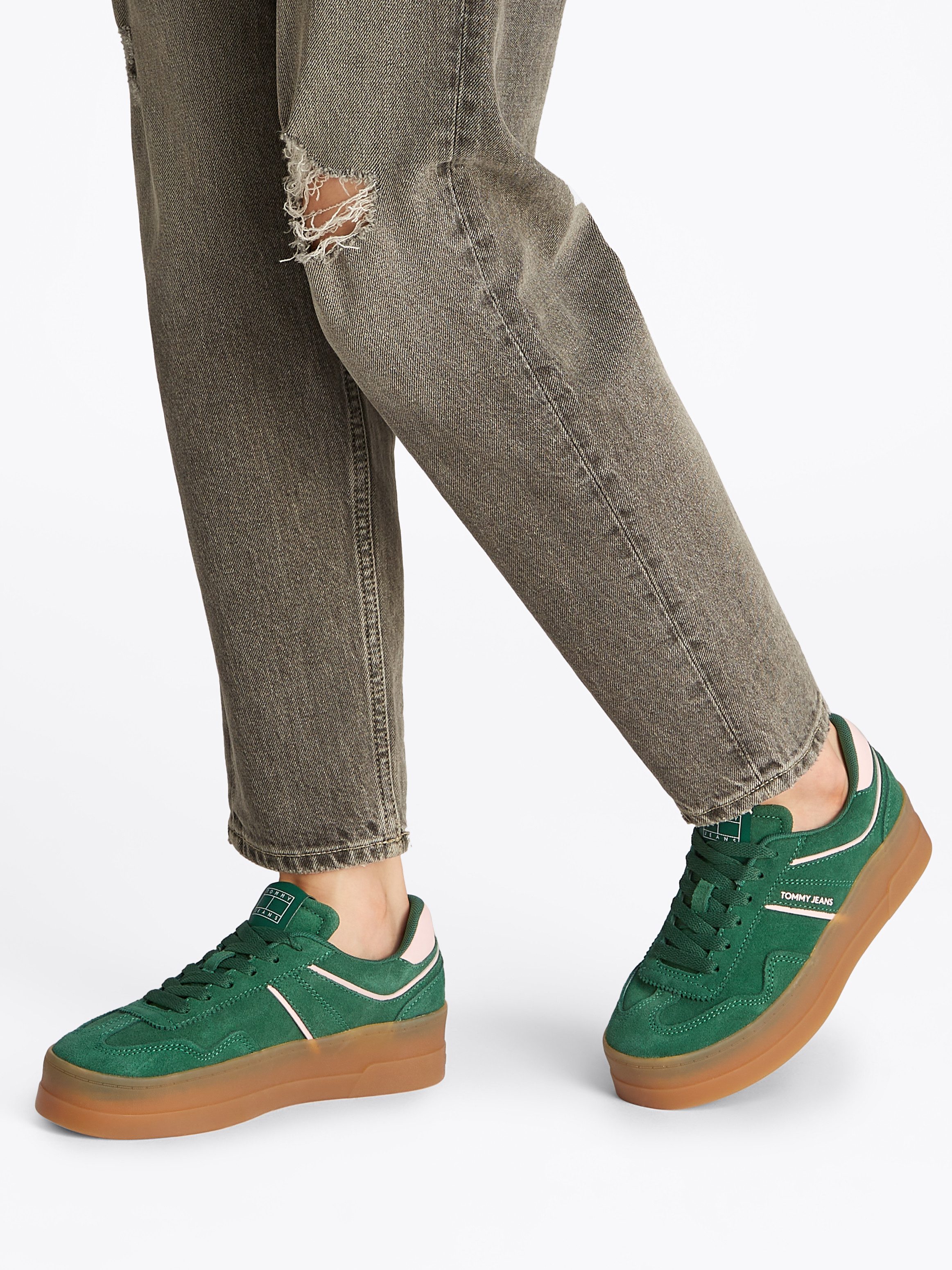 TOMMY JEANS Plateausneakers THE GREENWICH FLATFORM SUEDE , vrijetijdsschoen, lage schoen, veterschoen met subtiele decoratieve stiksels
