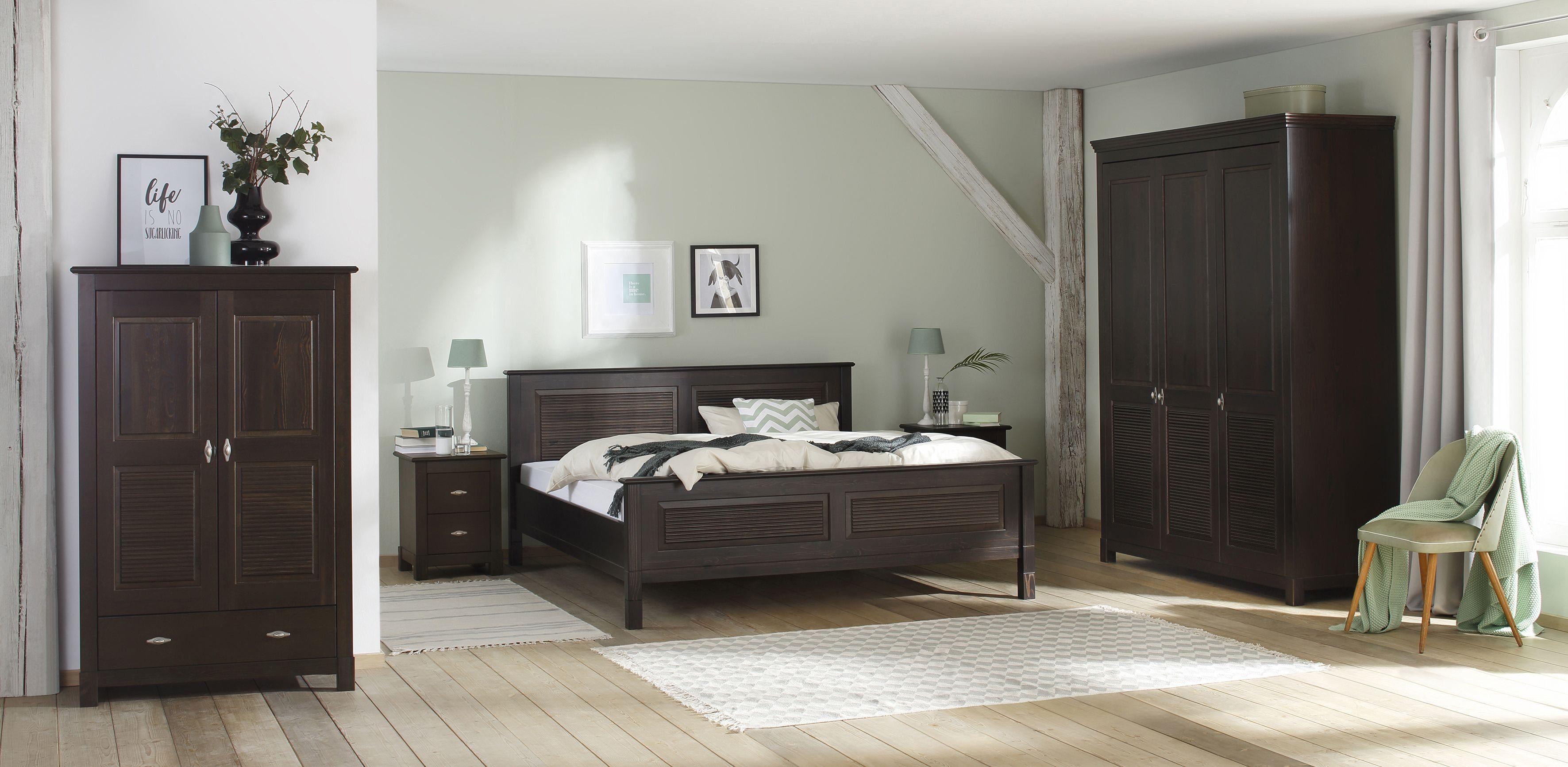 Home affaire Kledingkast Rauna, met lamellen en kassetten, klassiek landelijke stijl, rustiek massief grenen, metalen handgrepen, meerdere varianten, tijdloos design