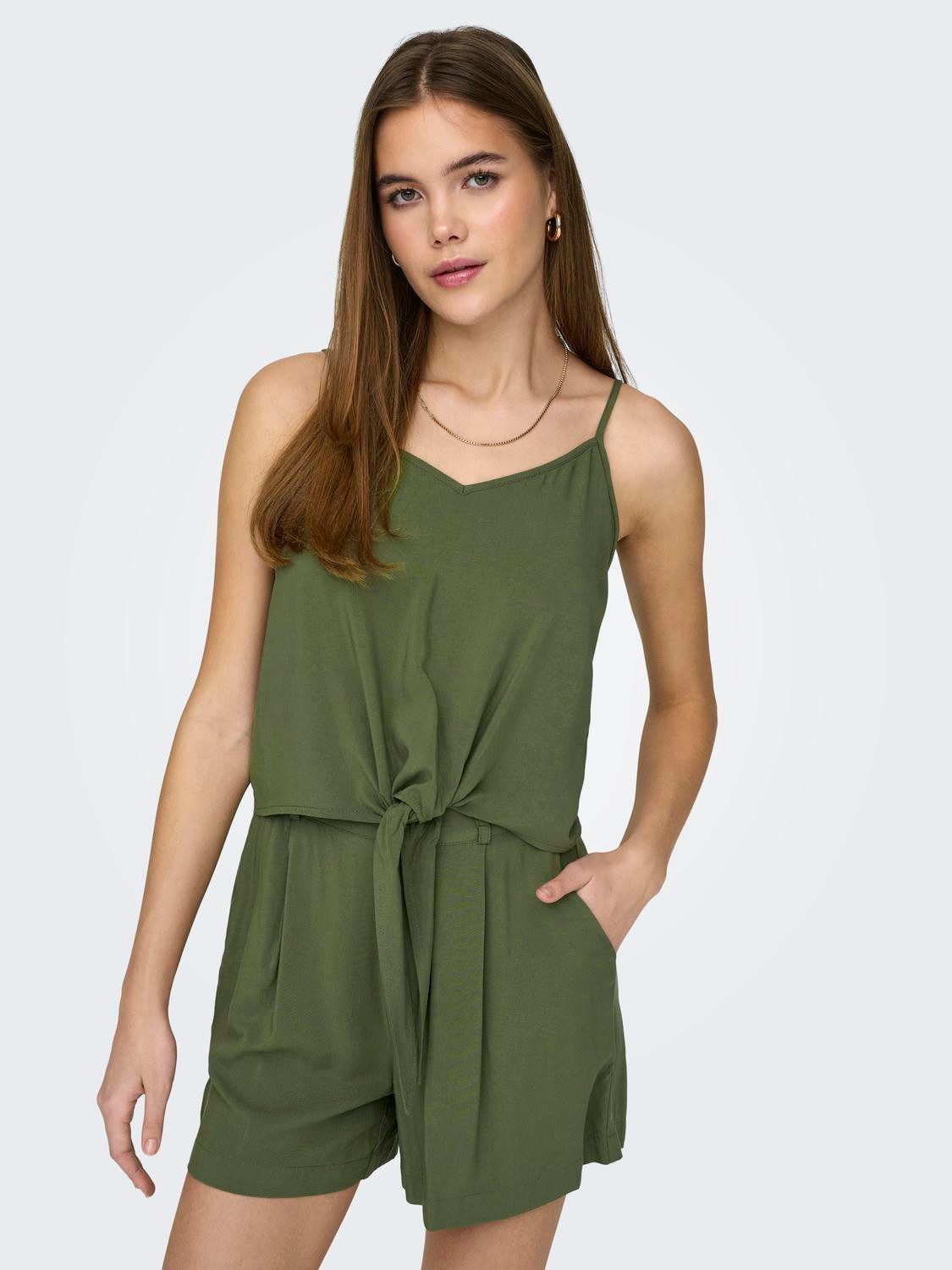 Only Top met spaghettibandjes ONLNOVA LIFE VIS KNOT SINGLET SOLID