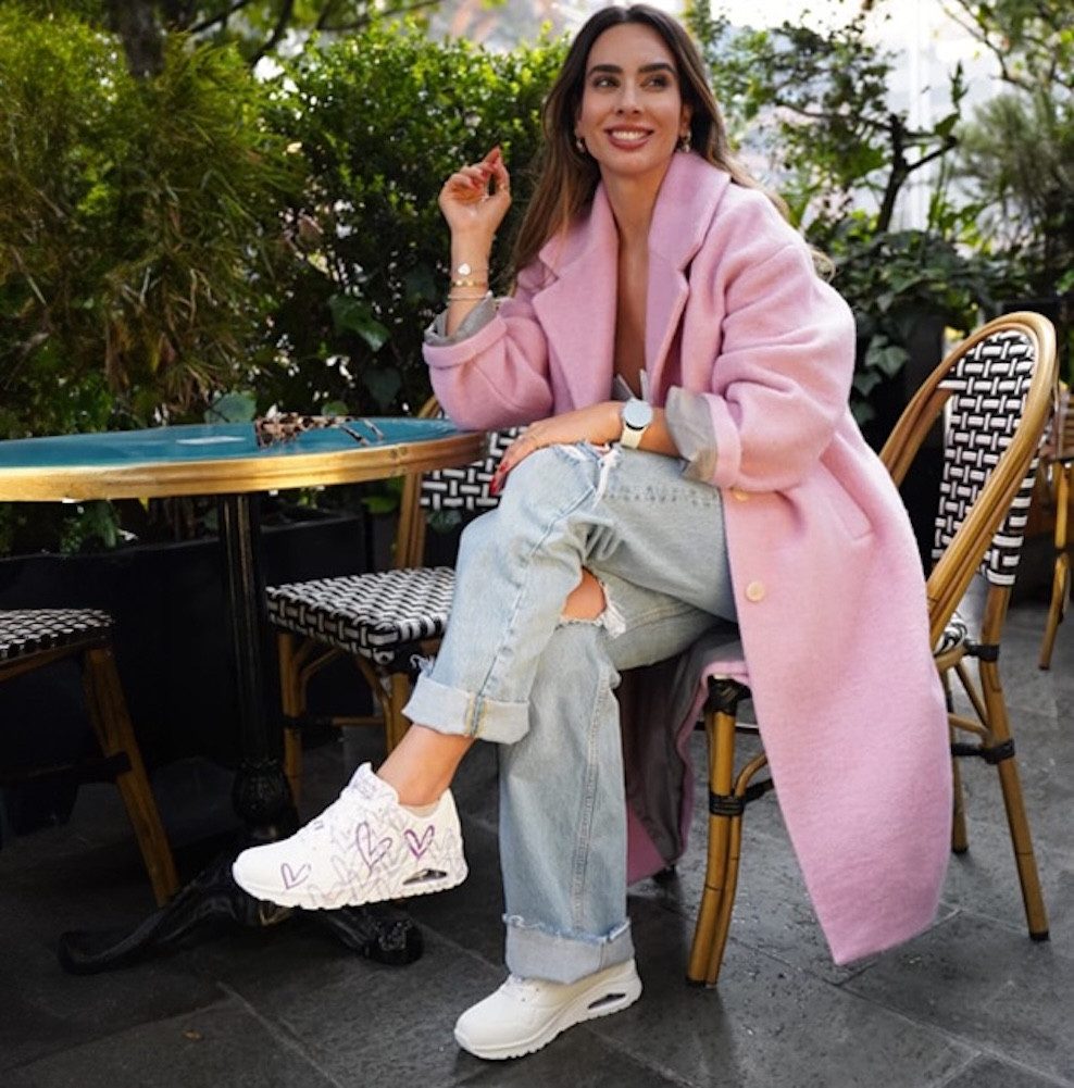 Skechers Sneakers met sleehak UNO-SPREAD THE LOVE Vrijetijdsschoen, lage schoen, veterschoen met coole graffiti-print