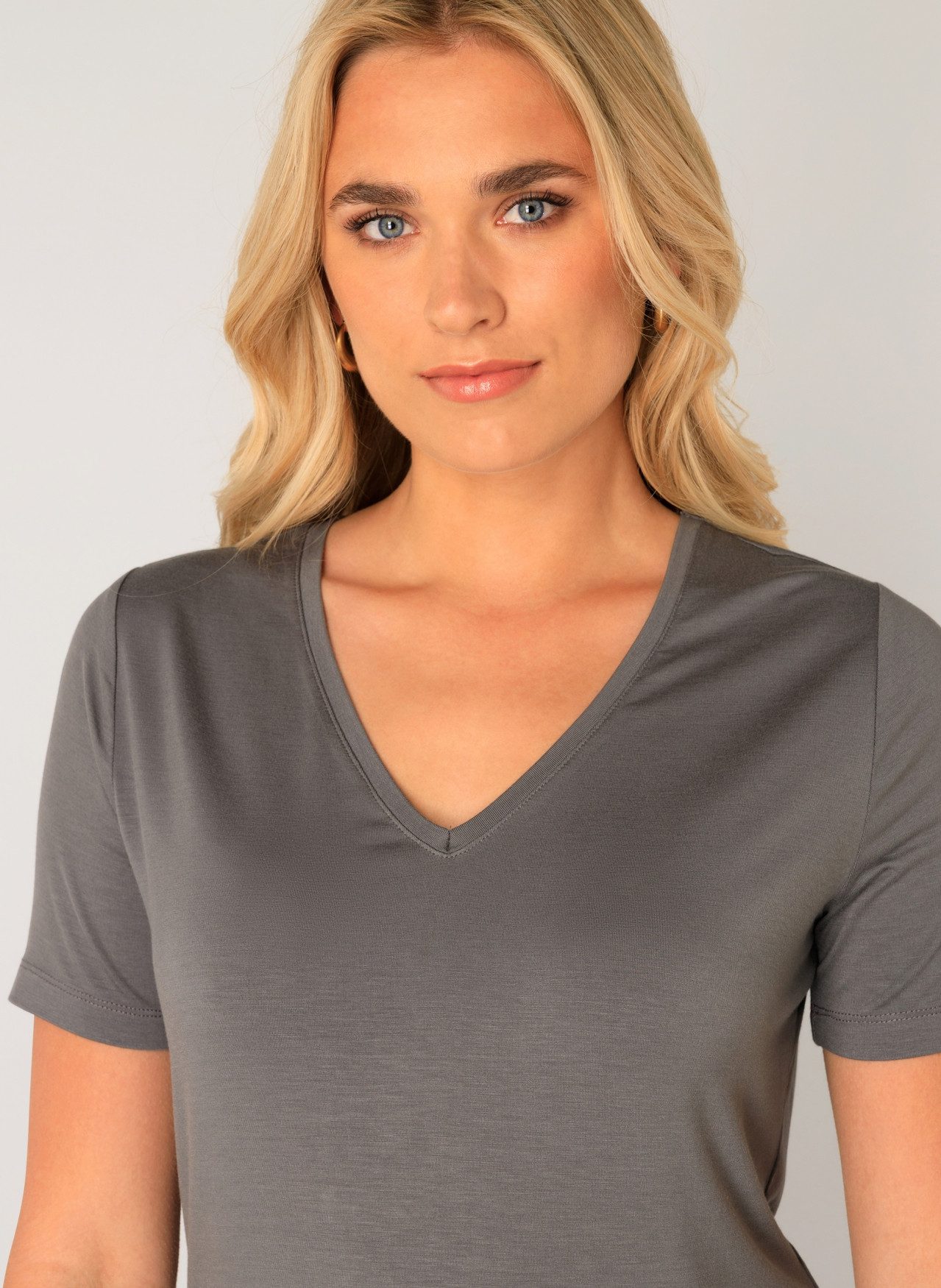 Base Level T-shirt Yanic met v-hals