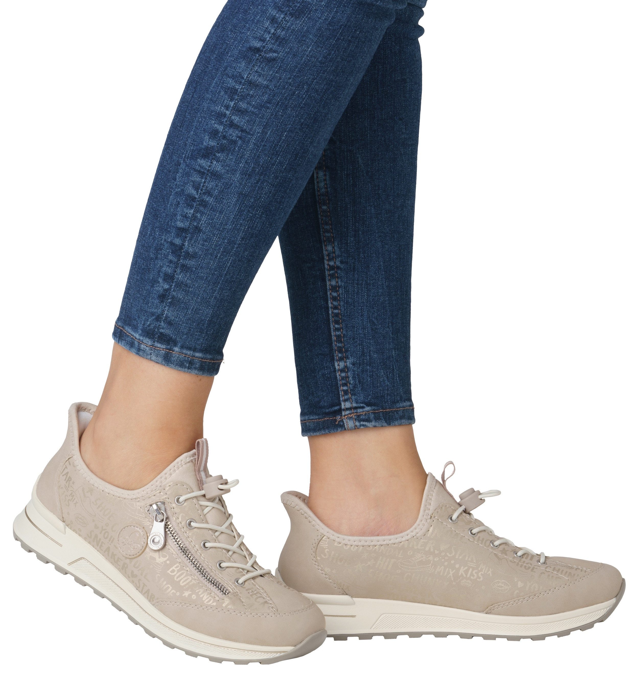 Rieker Slip-on sneakers , instapschoen, vrijetijdsschoen, lage schoen met lettering-print