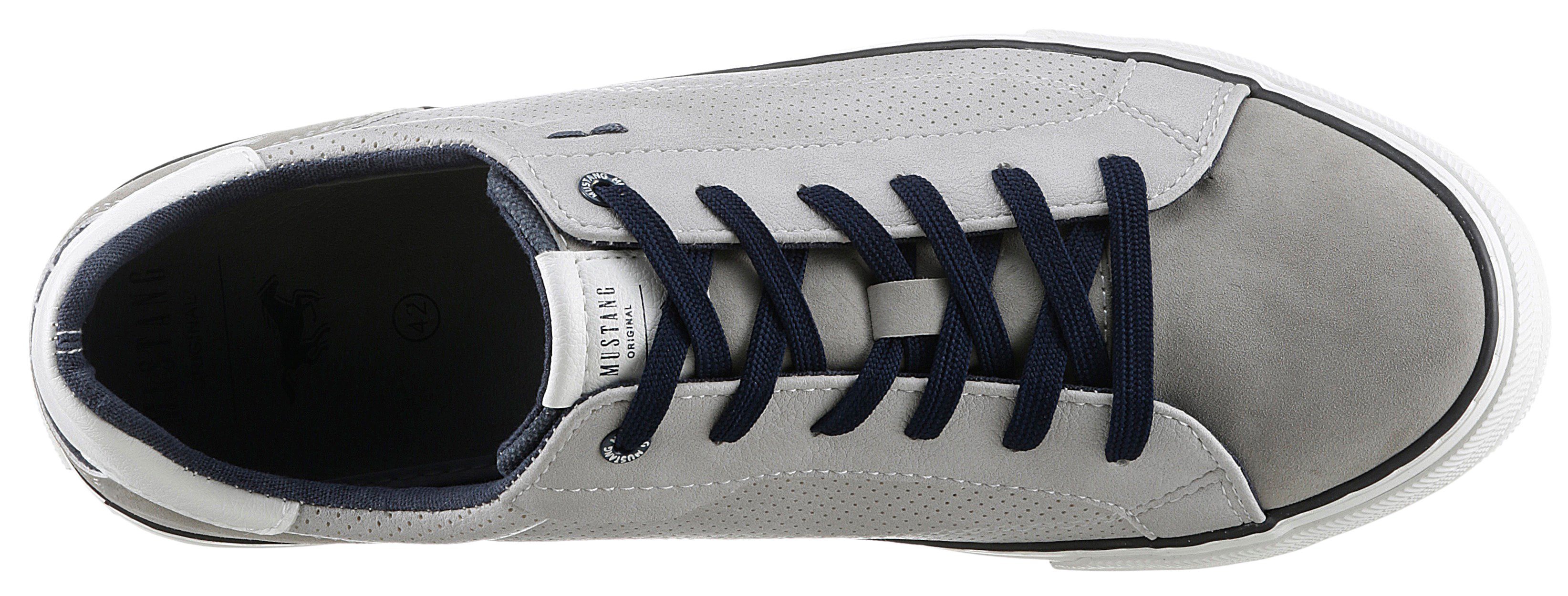 Mustang Shoes Sneakers , vrijetijdsschoen, lage schoen, veterschoen met zijlijke perforatie