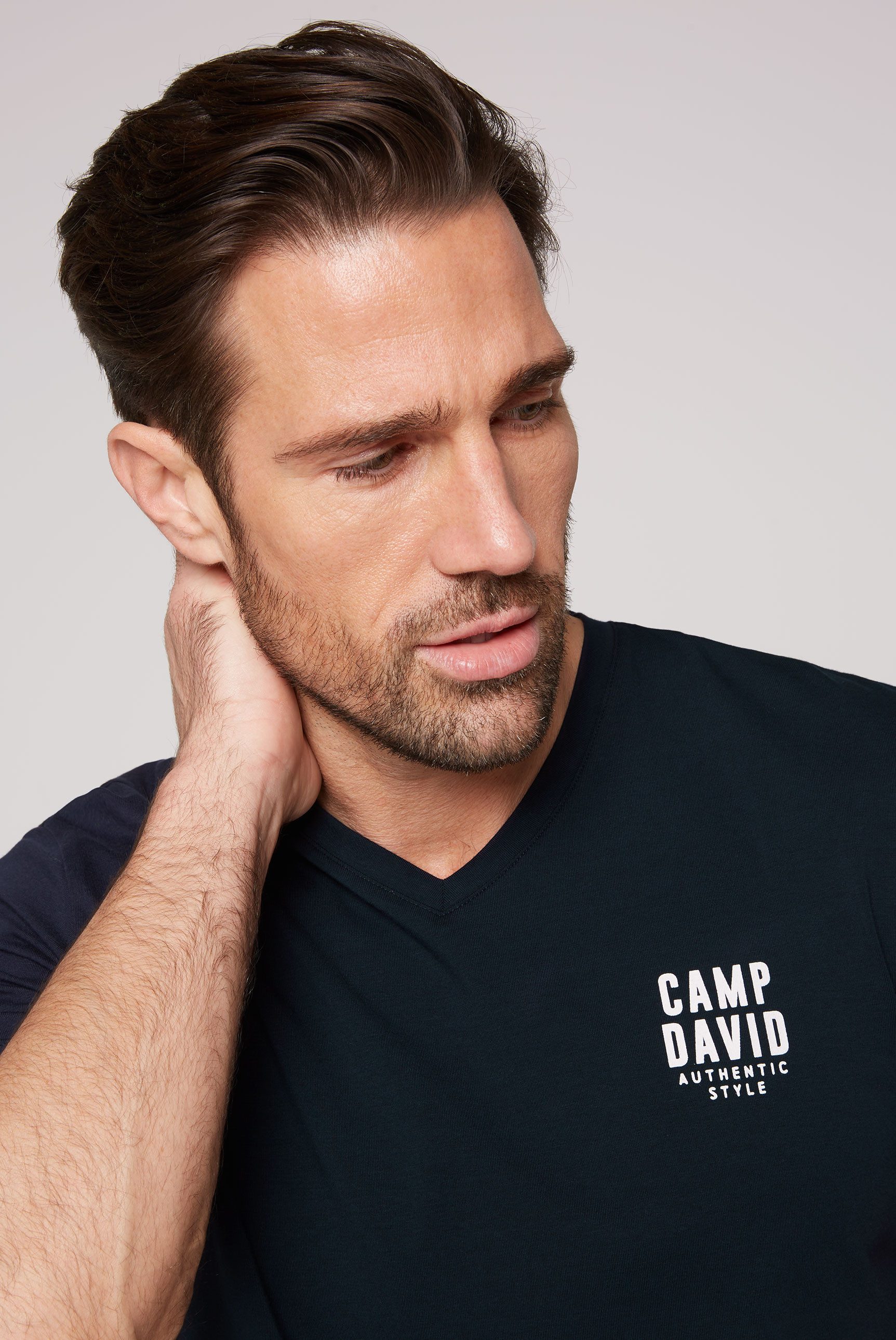CAMP DAVID Shirt met V-hals met logoprint op borsthoogte