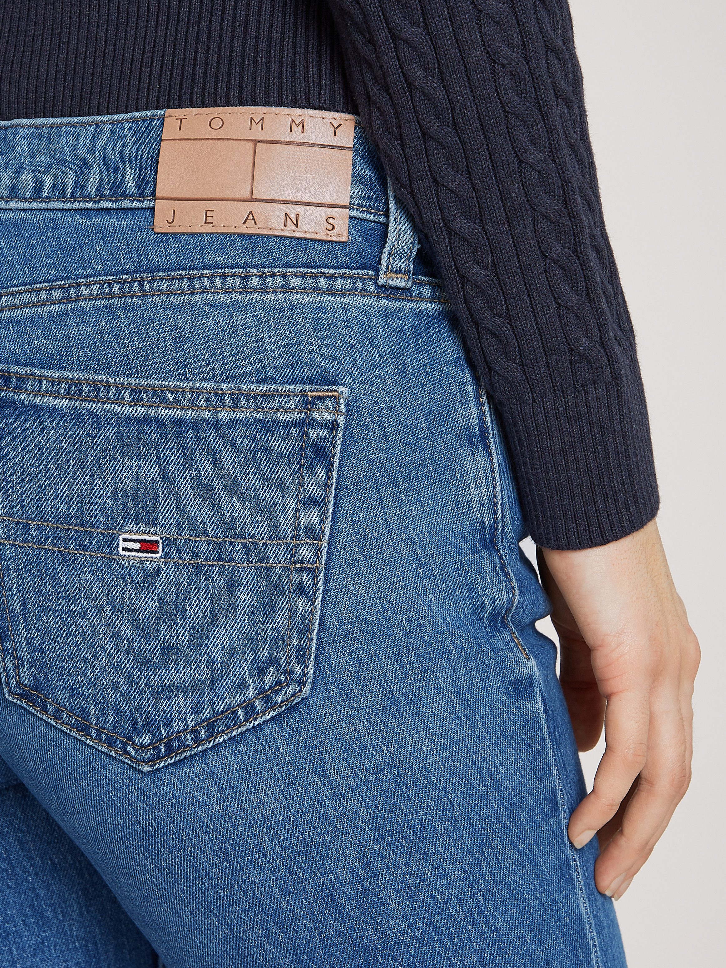 TOMMY JEANS Bootcut jeans MADDIE MD BC DH5161 met logo-badge en borduurwerk