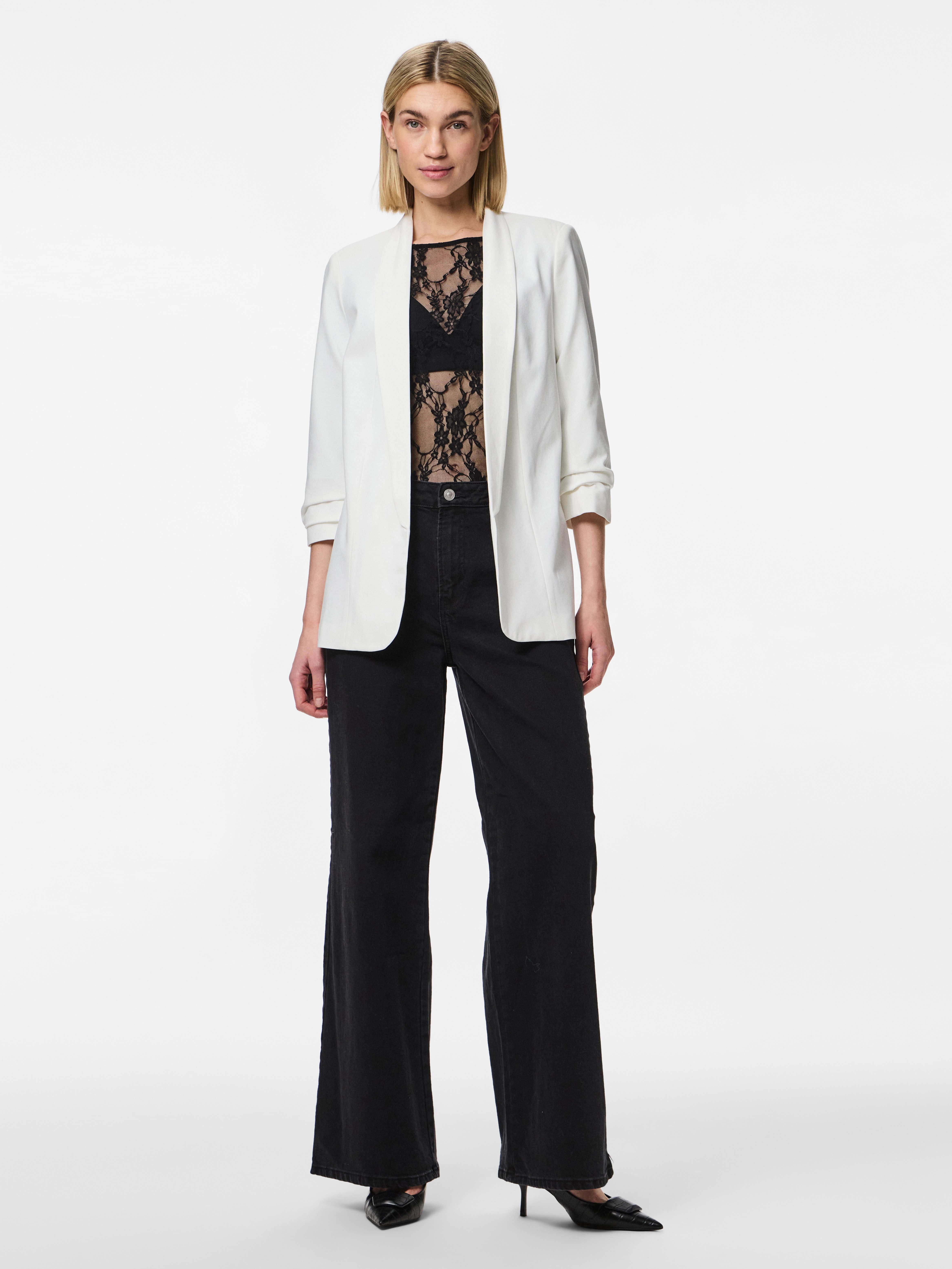 pieces Blouseblazer PCBOSELLA 3/4 BLAZER NOOS met plooidetail op de mouw