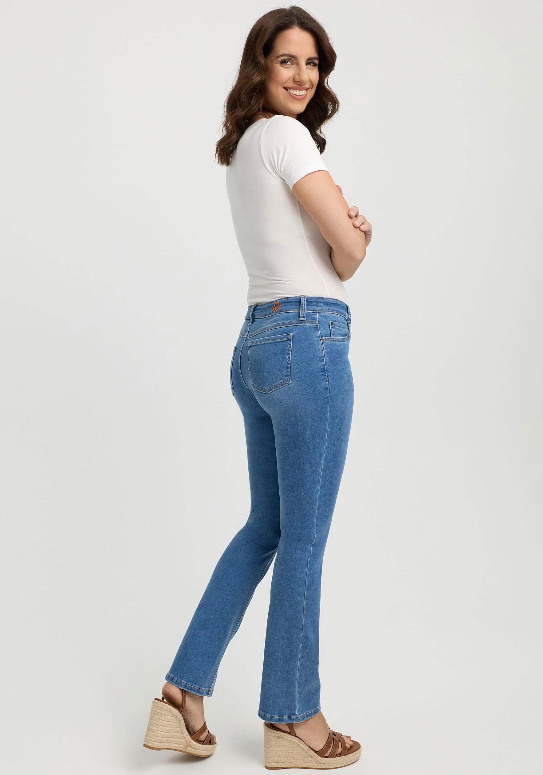 wonderjeans Bootcut jeans Boot Nauwsluitend model met licht uitlopende broekspijpen