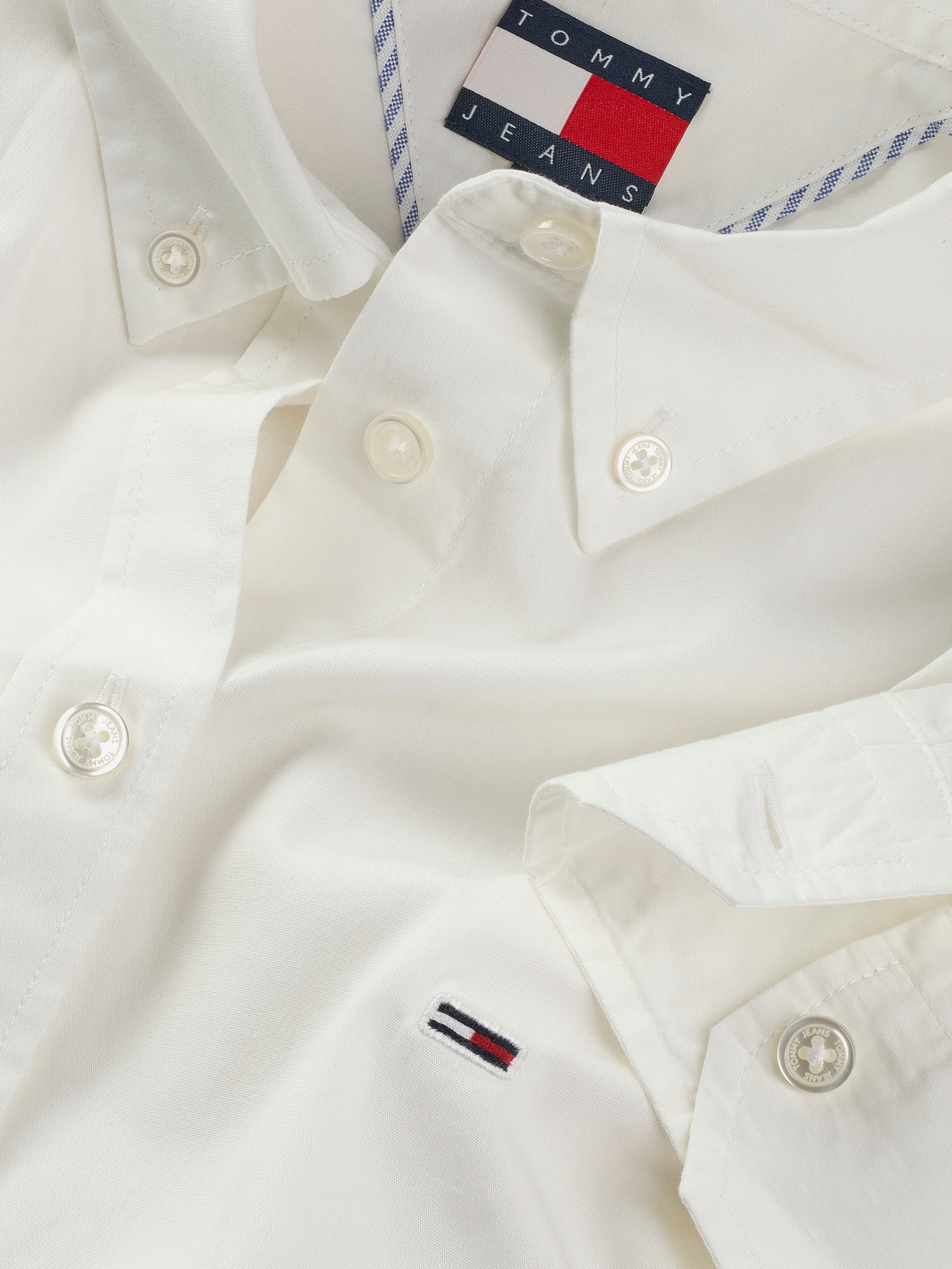 TOMMY JEANS Overhemdblouse TJW REG PINSTRIPE POPLIN SHIRT met naaldstrepen, logoborduring