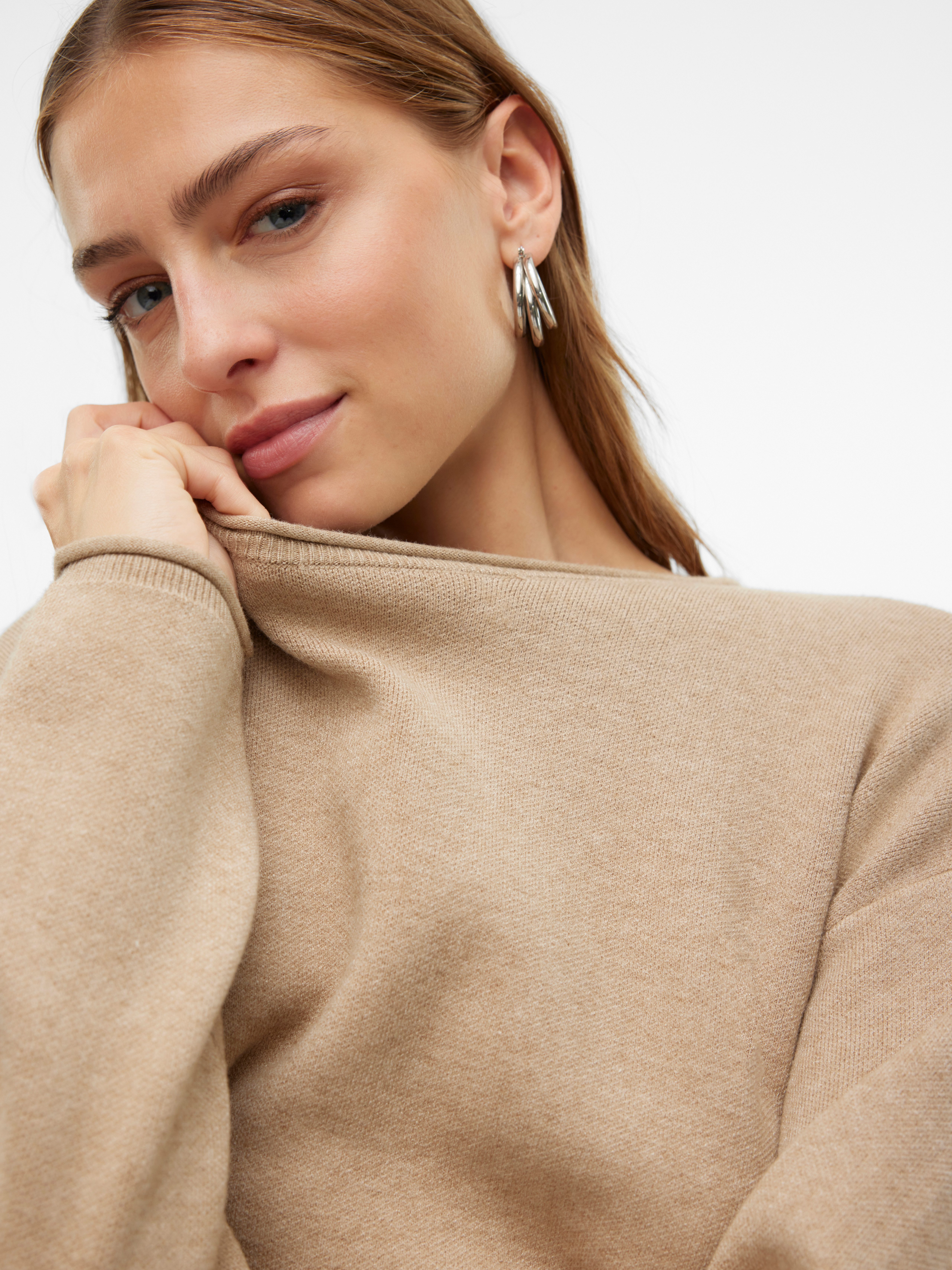 Vero Moda Gebreide trui VMGOLD ROLL LS O-NECK PULLOVER GA