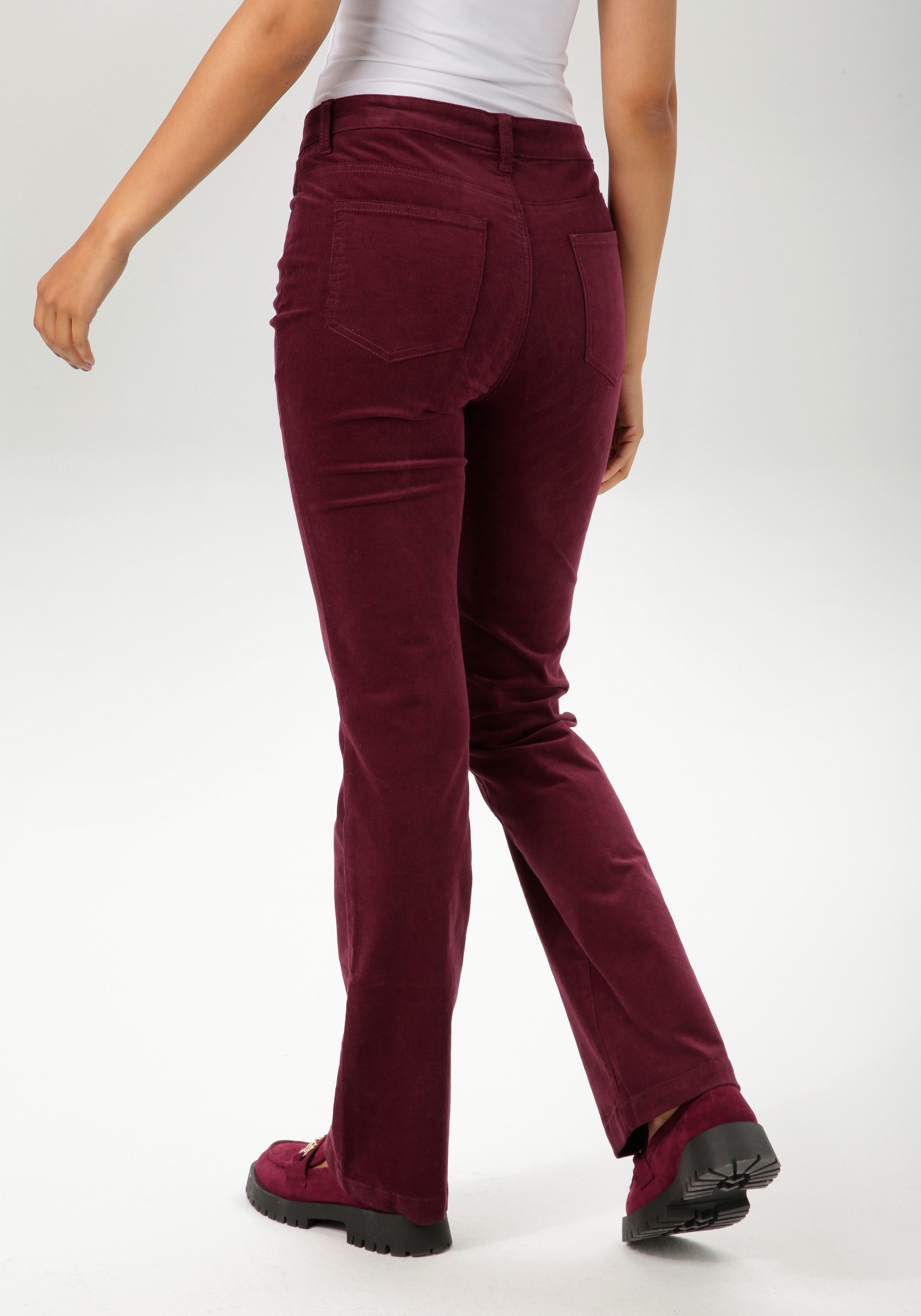 Aniston CASUAL Cordbroek in trendy bootcut-vorm
