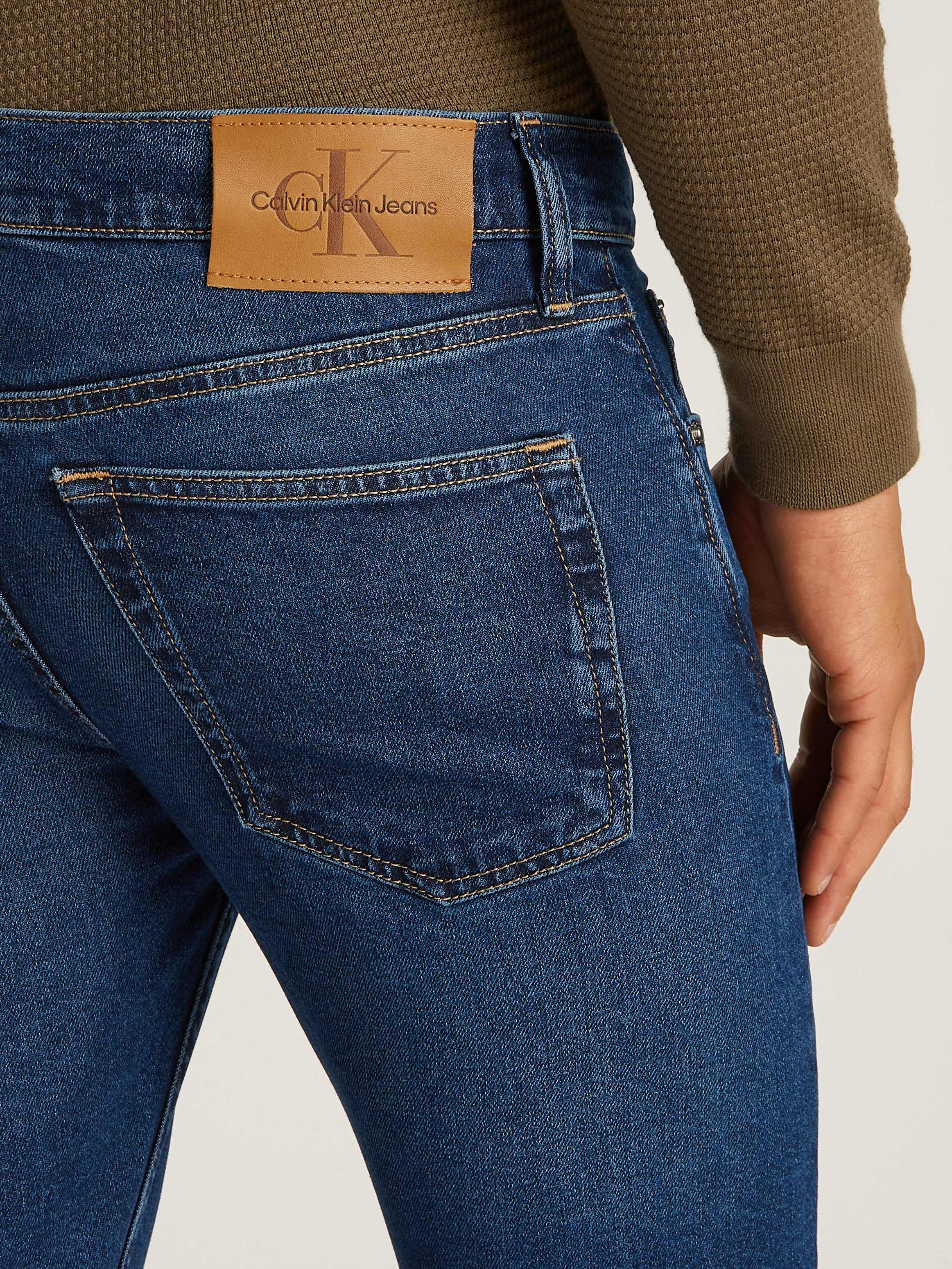 Calvin Klein Slim fit jeans SLIM TAPER Muntzakje, logo borduursel