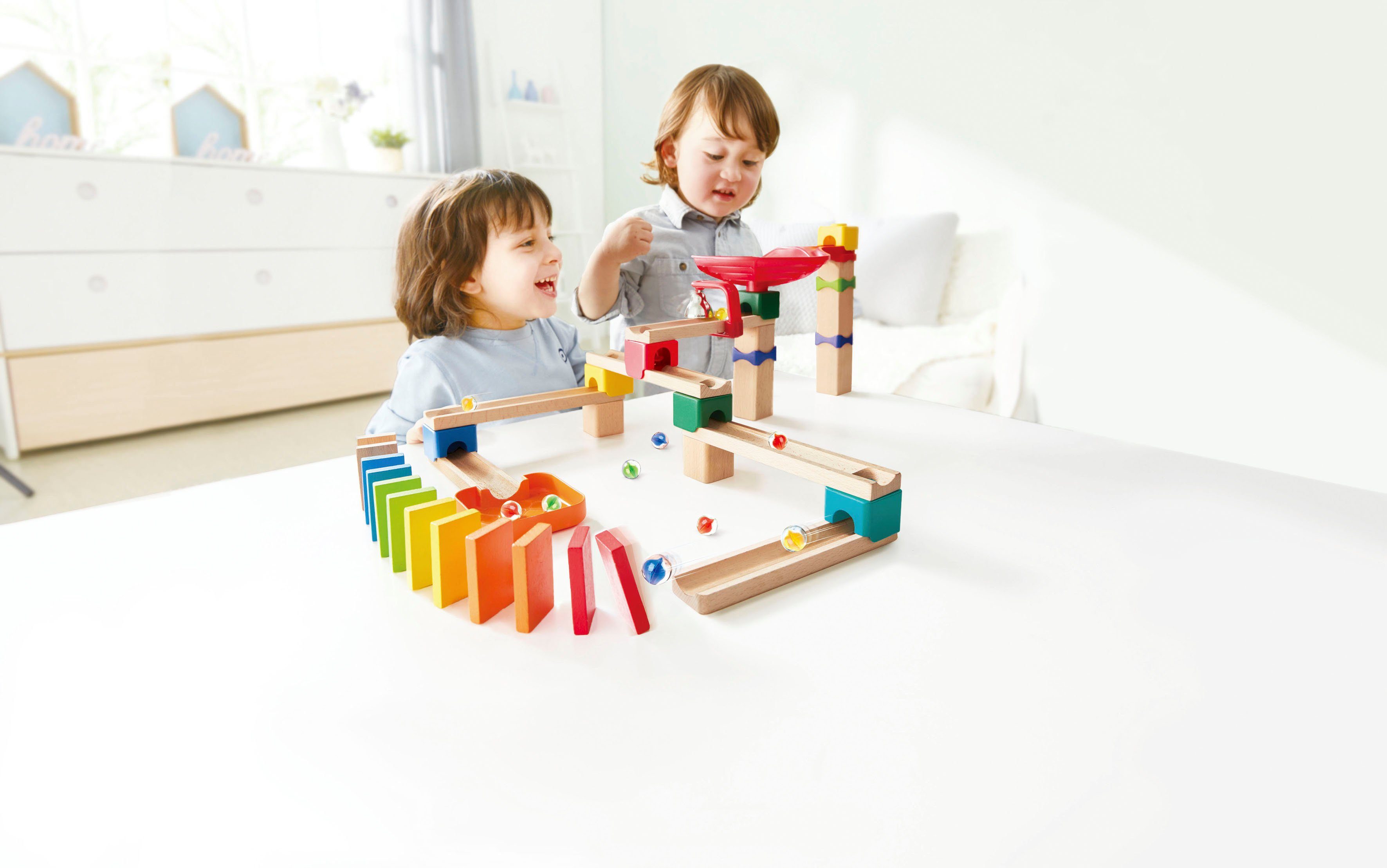 Hape Knikkerbaan met twee banen en dominostenen