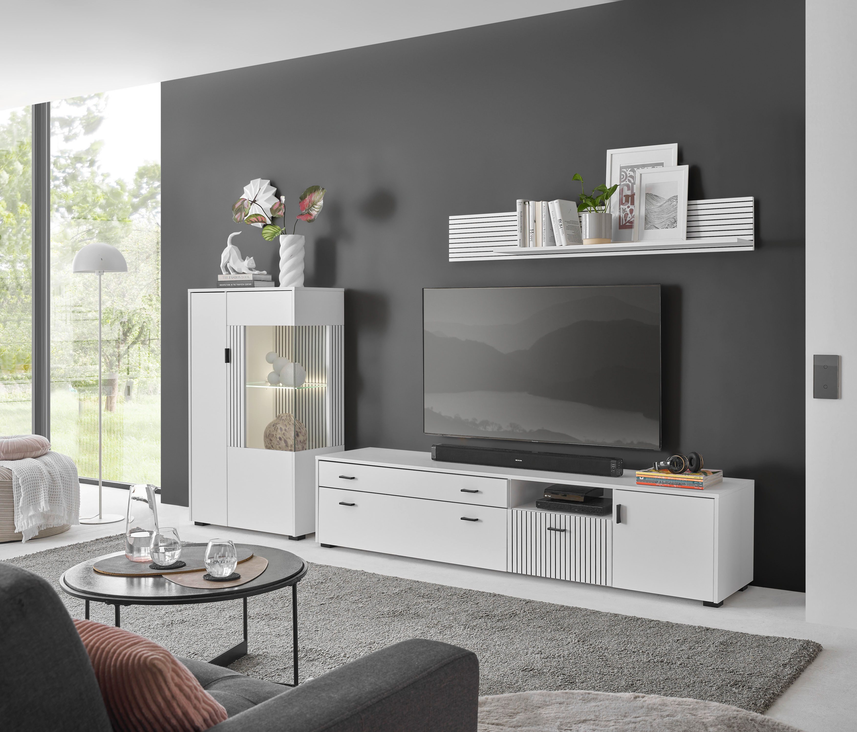 INOSIGN Vitrinekast Hudson, opberg vitrine, staande vitrine in moderne trendkleur, handgrepen van metaal (zwart), hoogte 125 cm