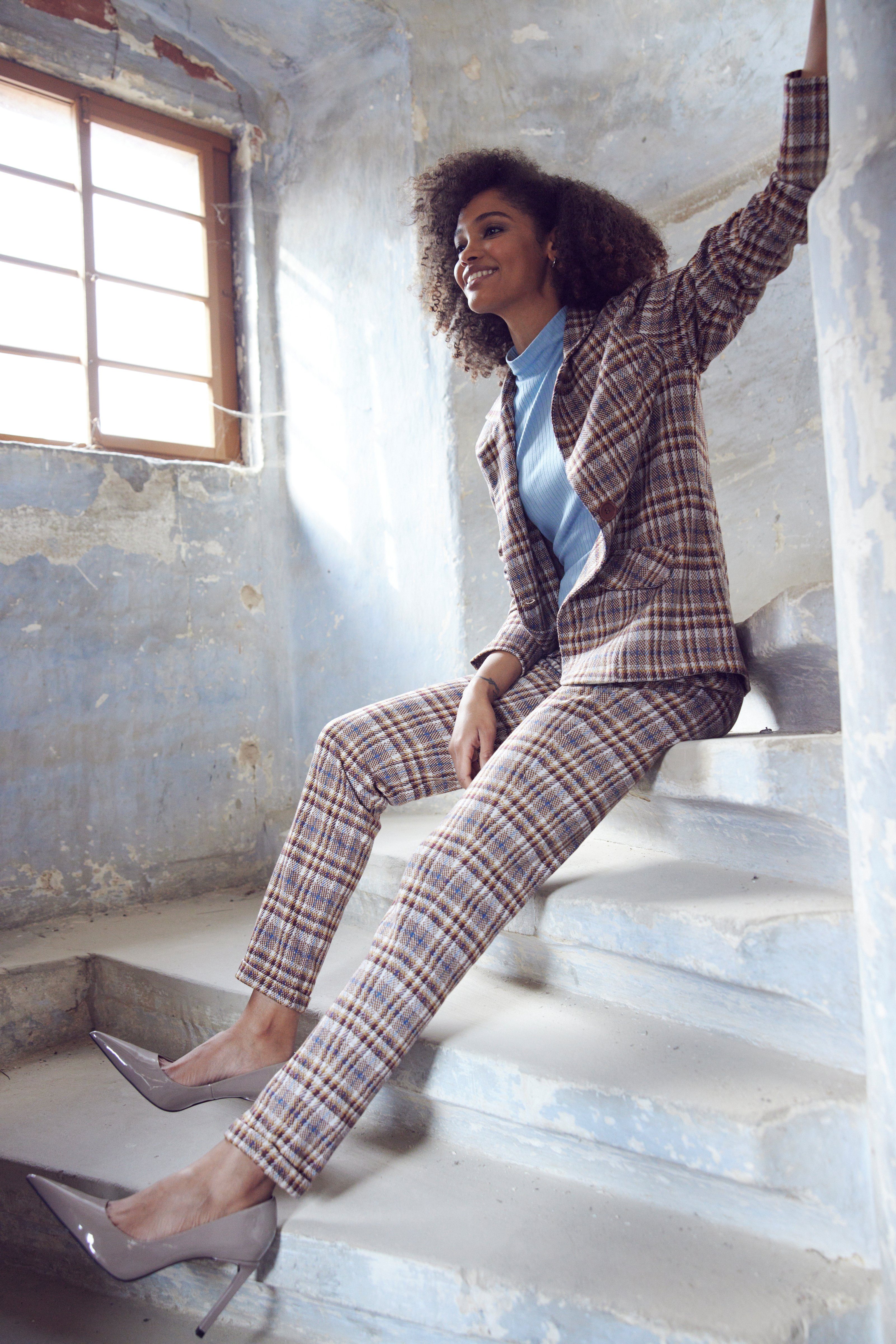 Aniston CASUAL Sweatblazer met trendkleurig ruitdessin