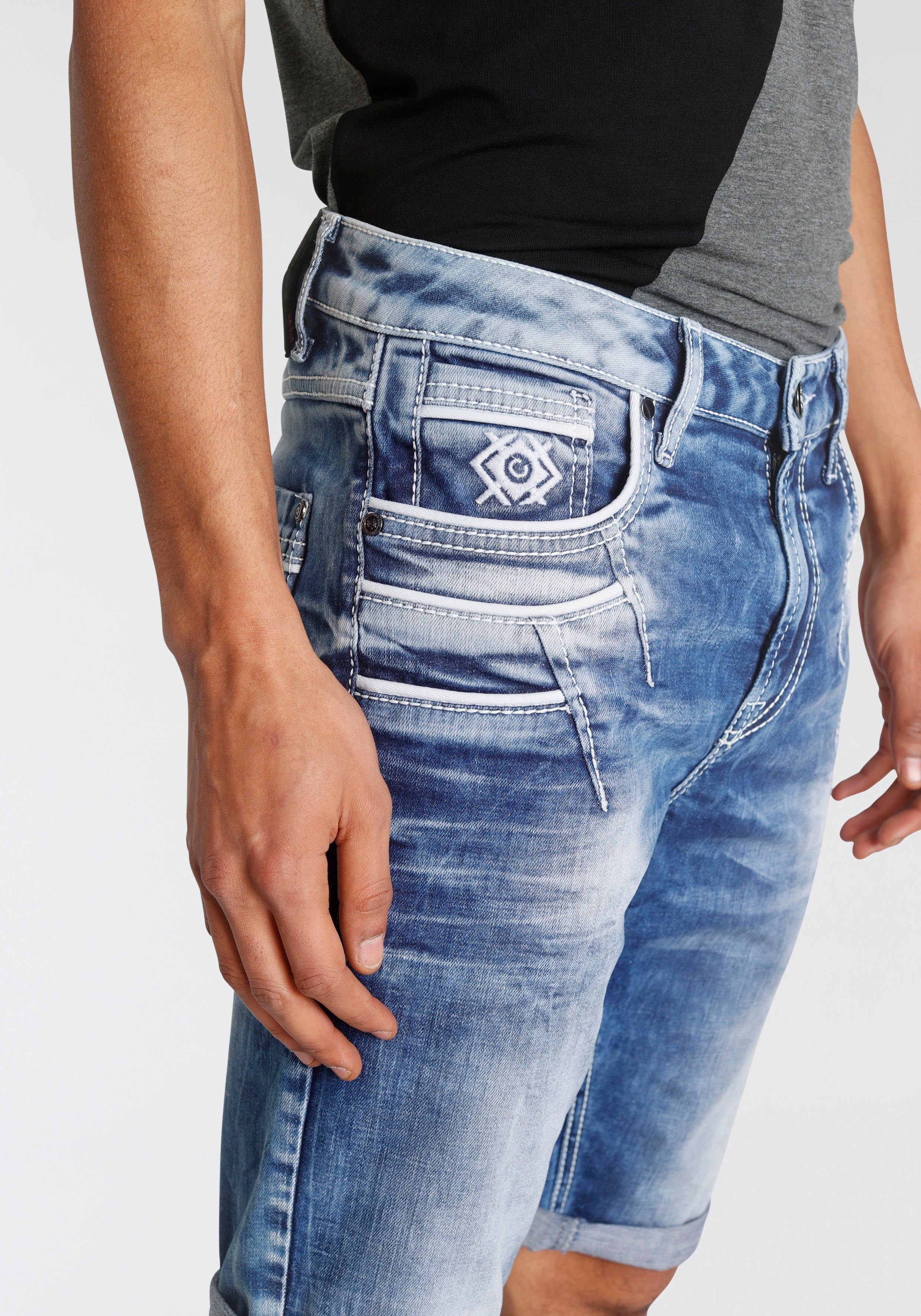 Cipo & Baxx Bermuda in denim en met markante zakken