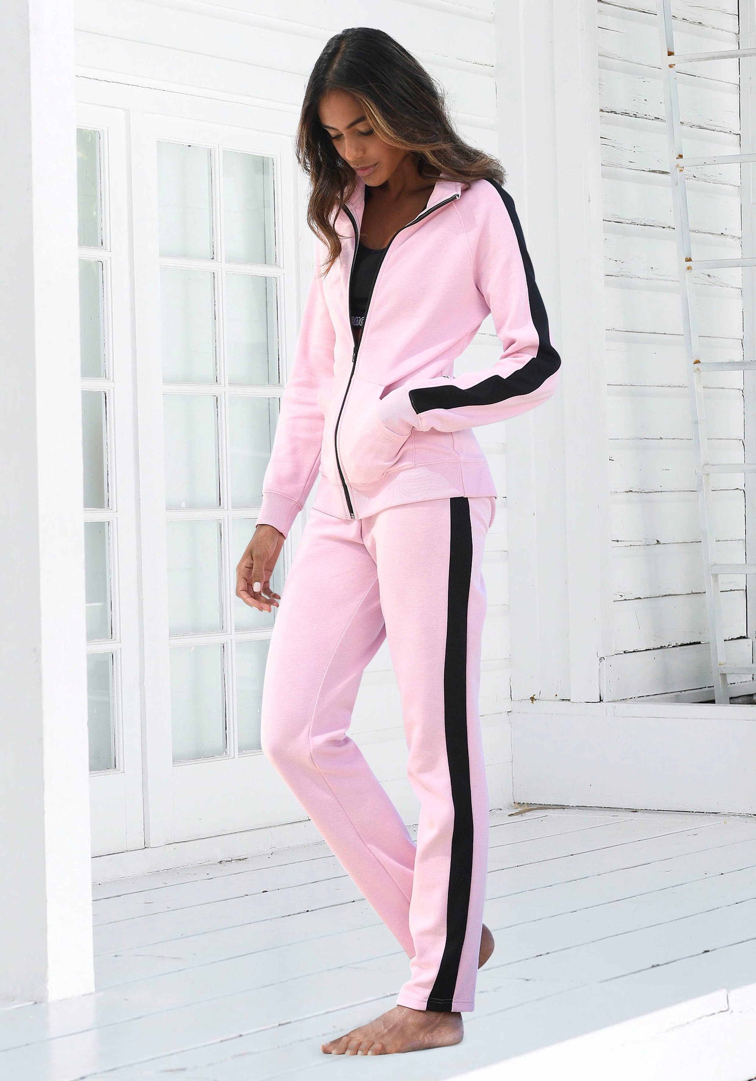 Bench. Loungewear Loungebroek met zijstrepen en rechte pijp, loungewear
