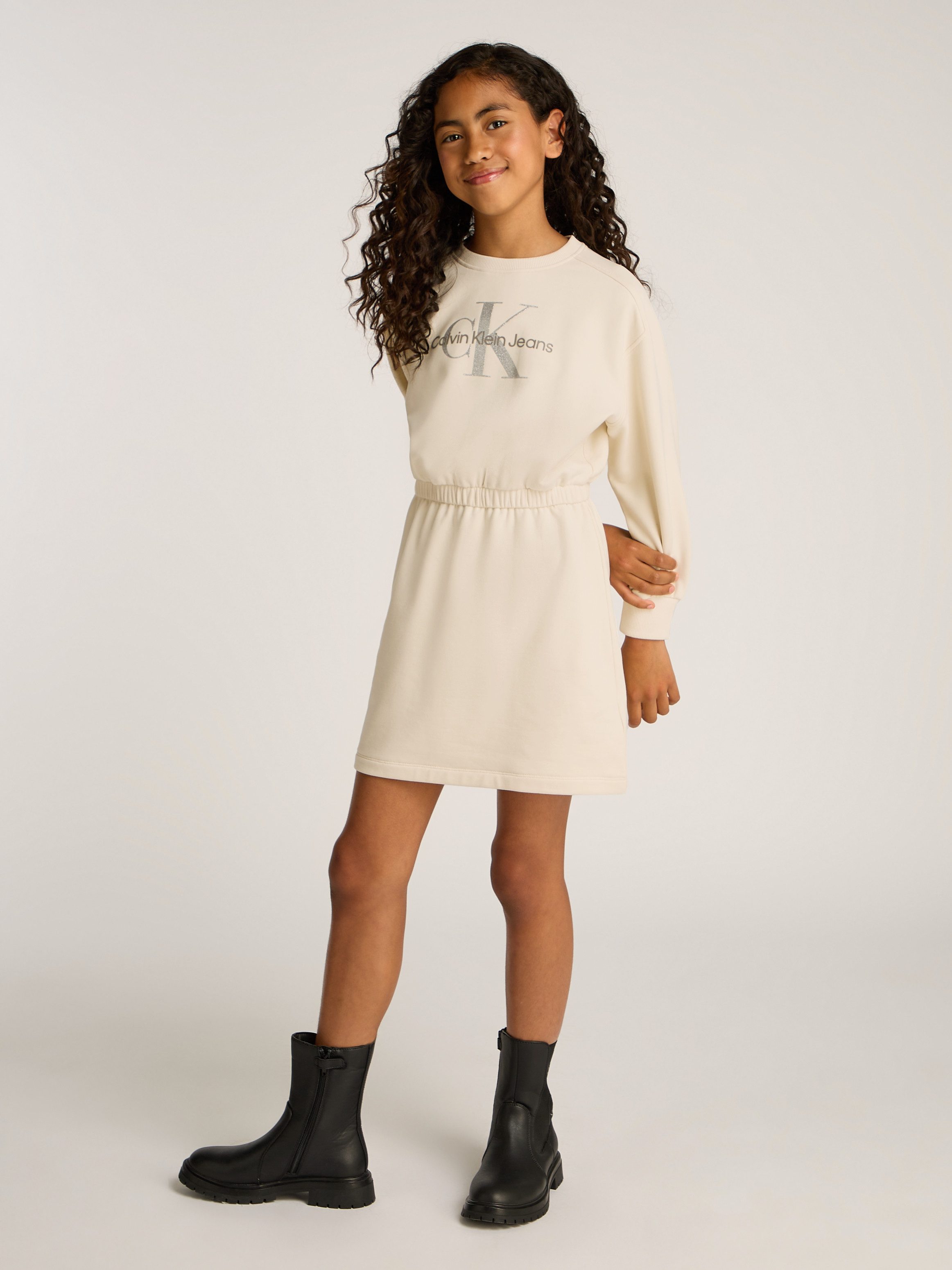 Calvin Klein Sweatjurk GLITTER MONOLOGO HWK DRESS voor kinderen tot 16 jaar met logo-opdruk