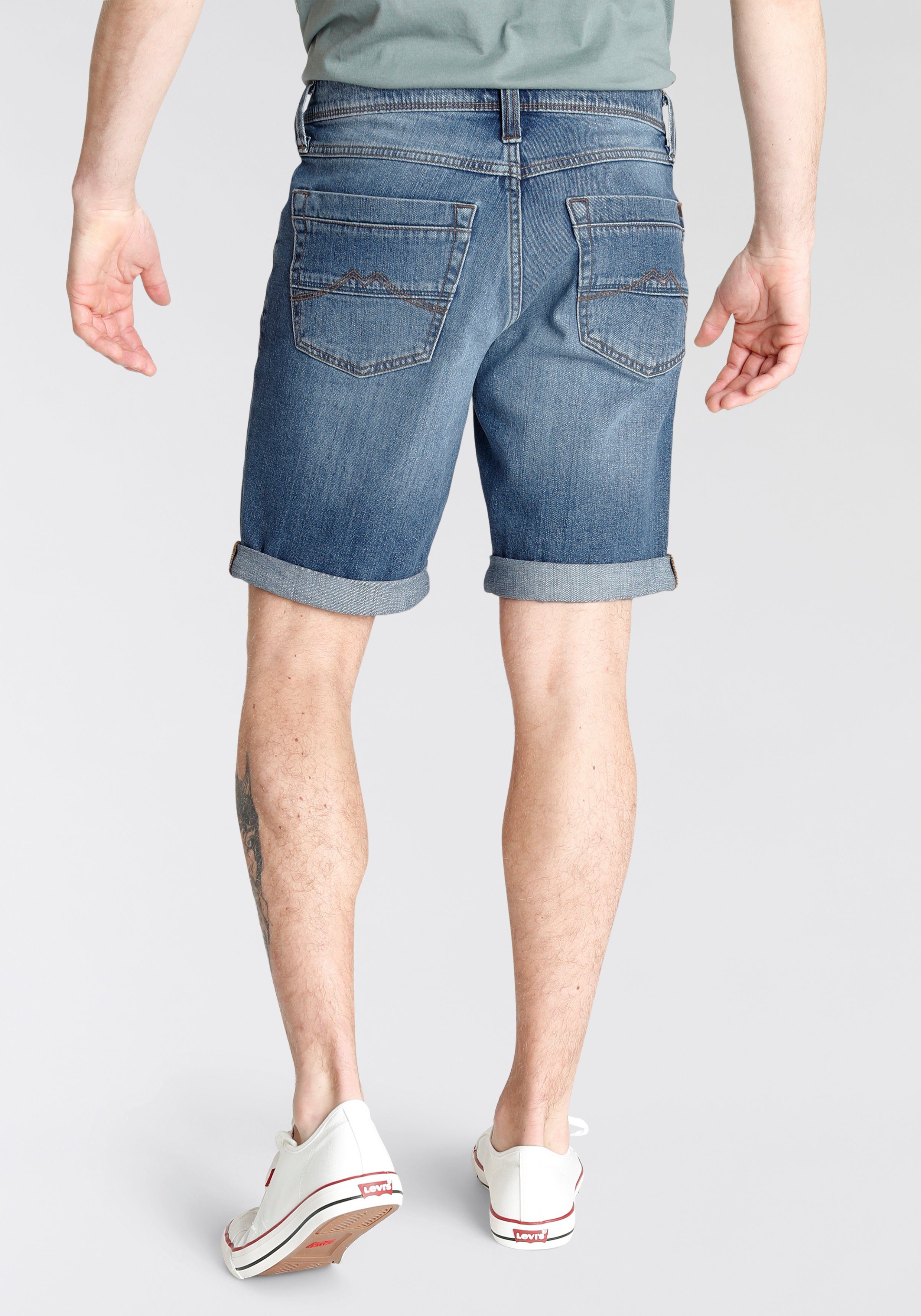 MUSTANG Jeansshort Washington omslagbaar, met lichte wassing
