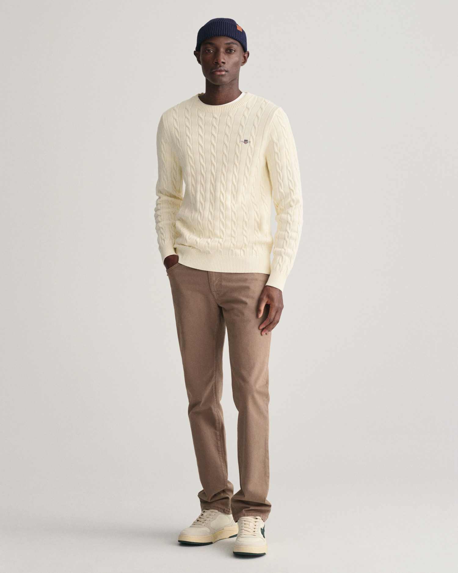 Gant Gebreide trui COTTON CABLE C-NECK met wapen-logo borduurwerk op de borst