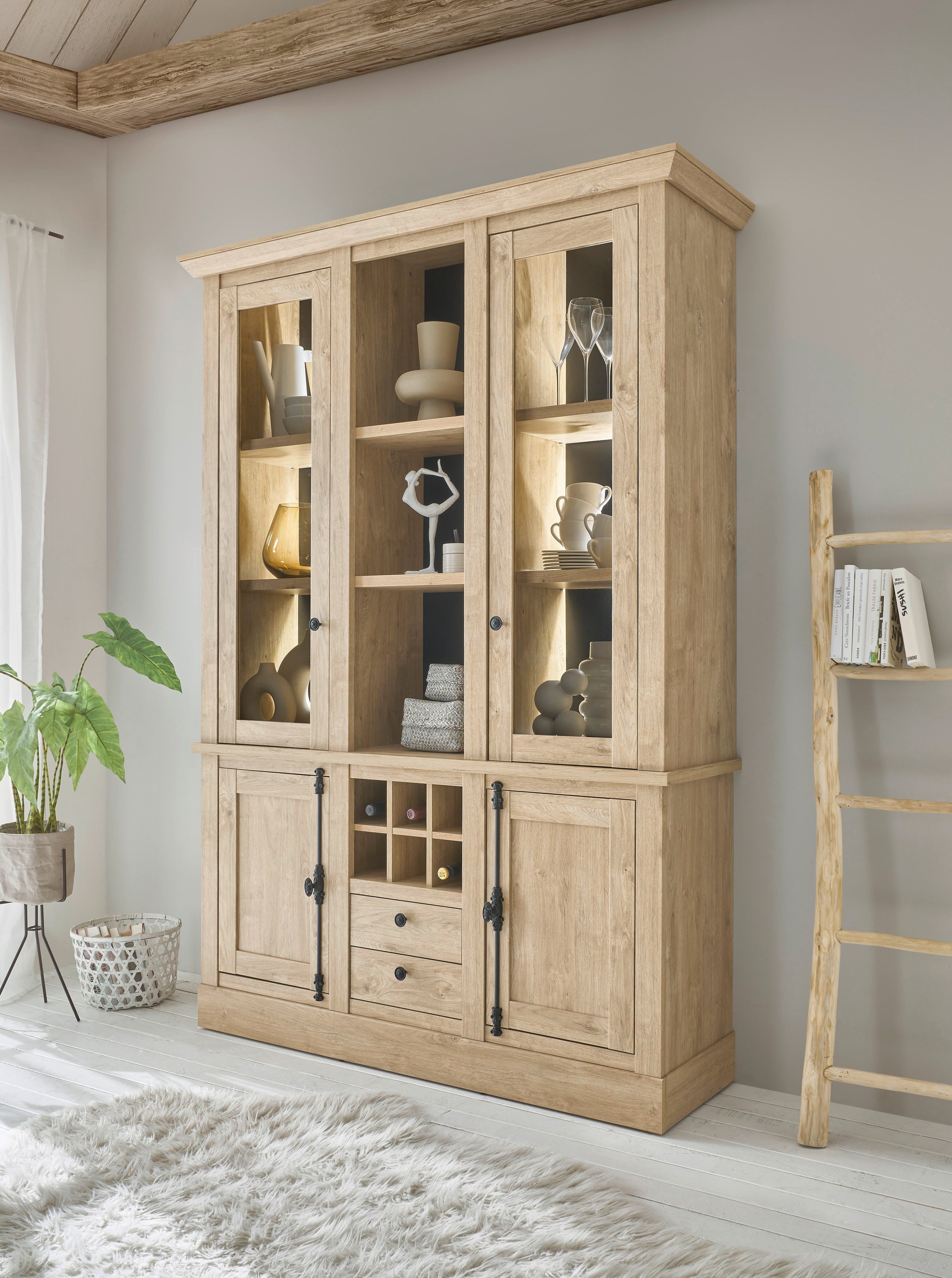 Home affaire Vitrinekast Cornwall, hoge kast in landelijke stijl, glasvitrine, eiken decor Metalen handgrepen, 147 cm breed, veel opbergruimte, in twee maten beschikbaar (1 stuk)